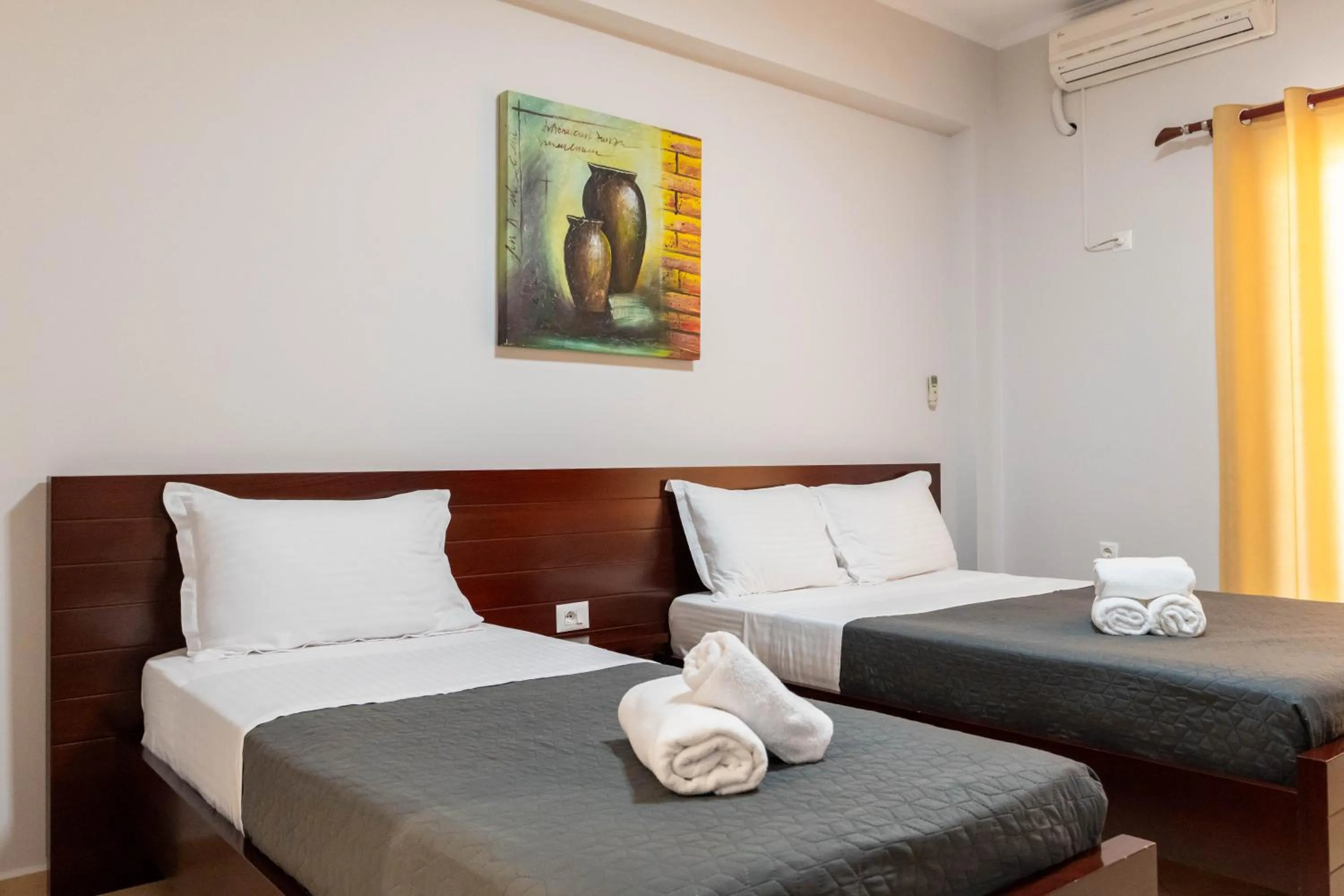 Bed in Hotel Milo Ksamil