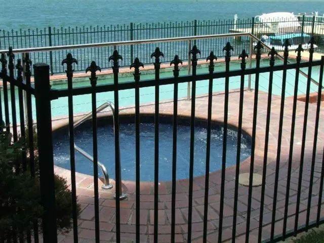 Hot Tub in Banyandah Towers