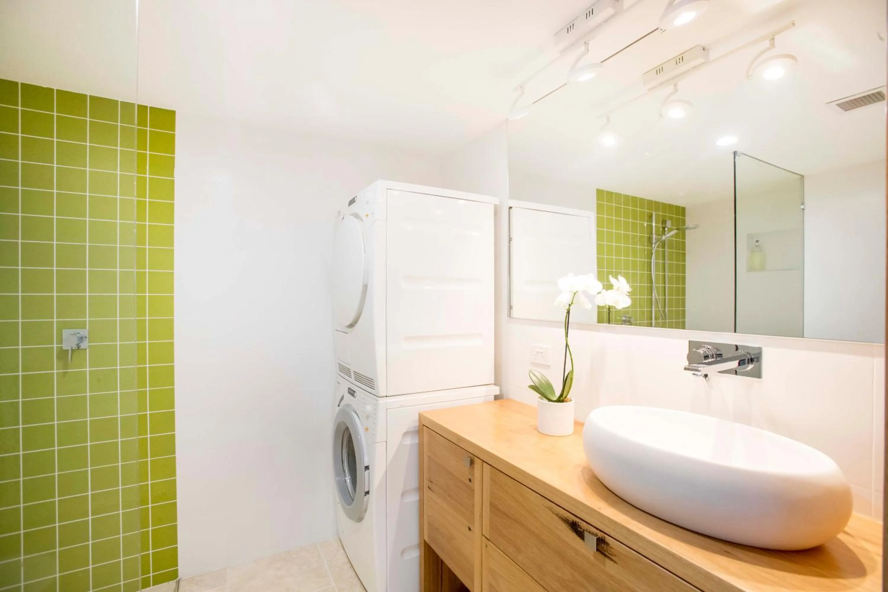 Bathroom in Sandrift Beachfront Apartments