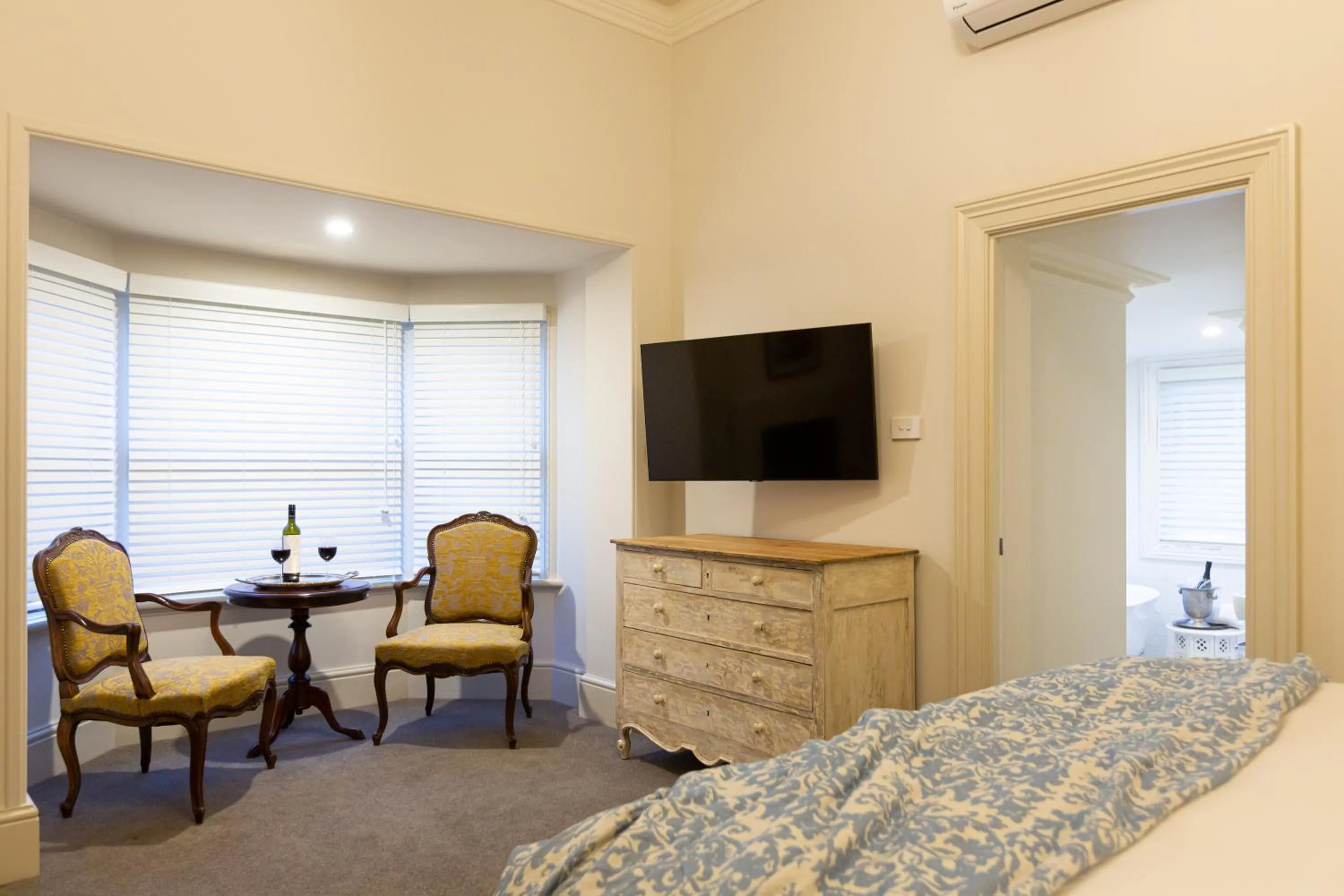 TV and multimedia, Bed in The Rivulet