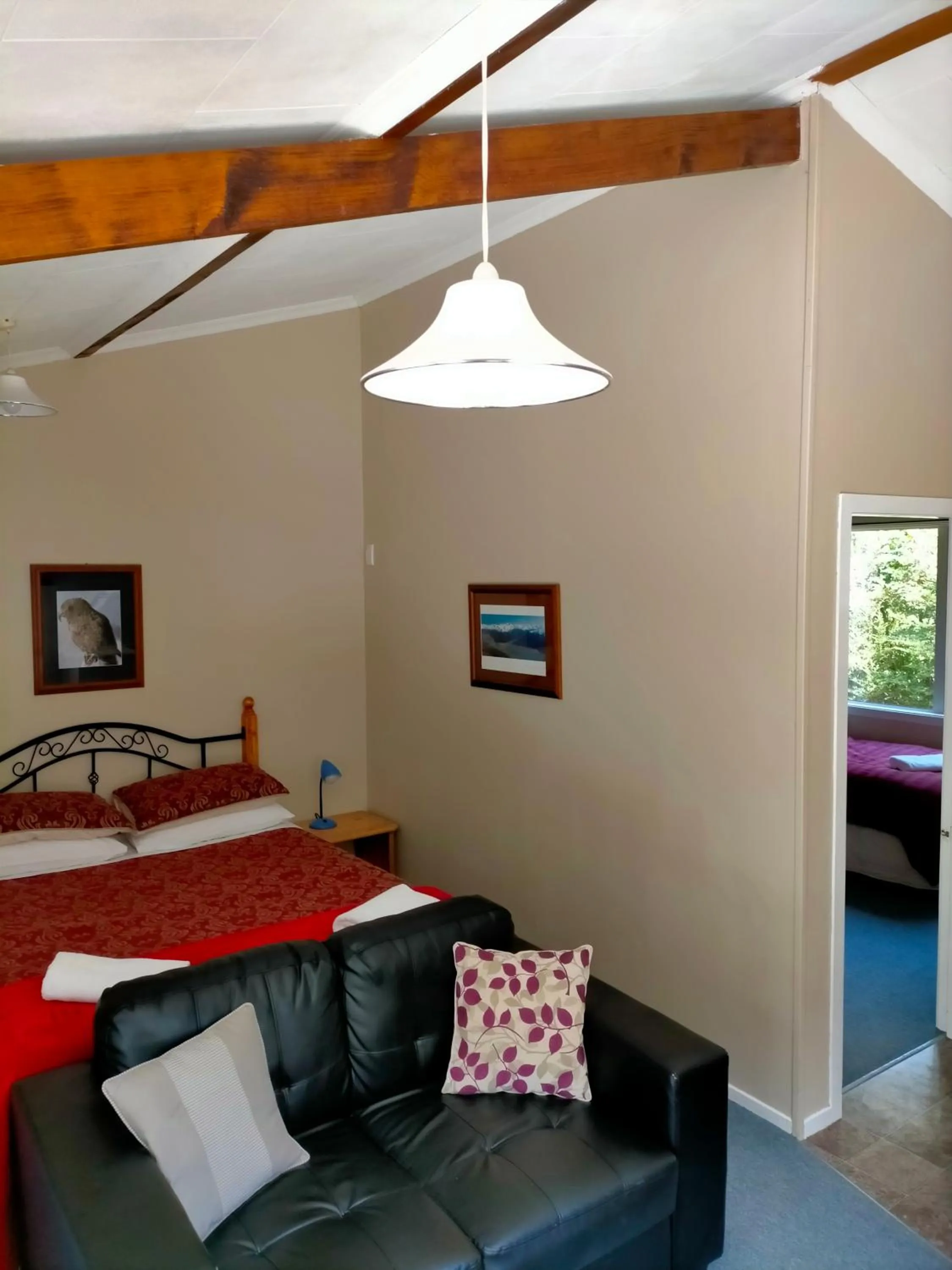 Bed in Arthur's Pass Alpine Motel