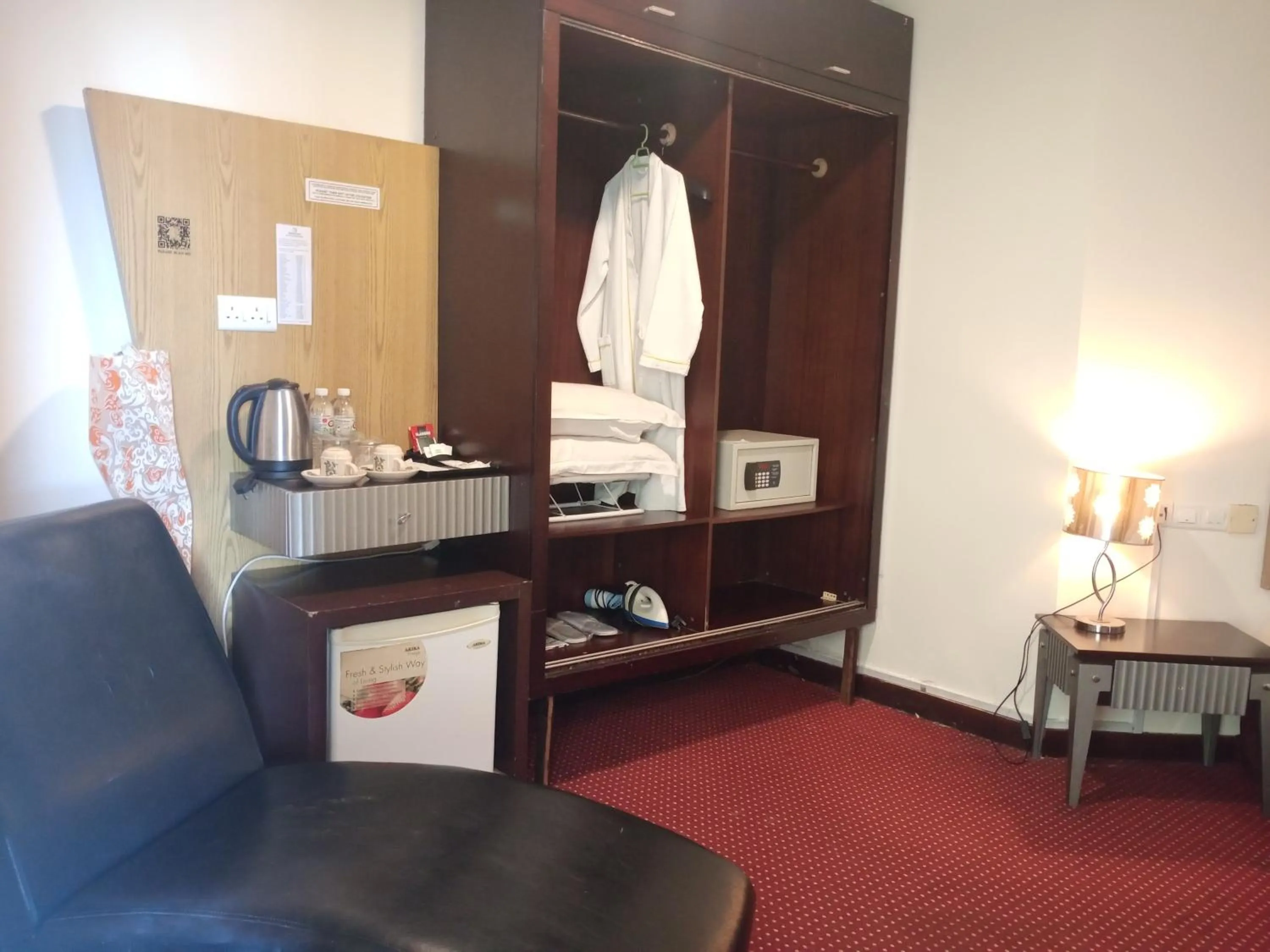 Coffee/tea facilities, Bed in Shervinton Executive Boutique Hotel