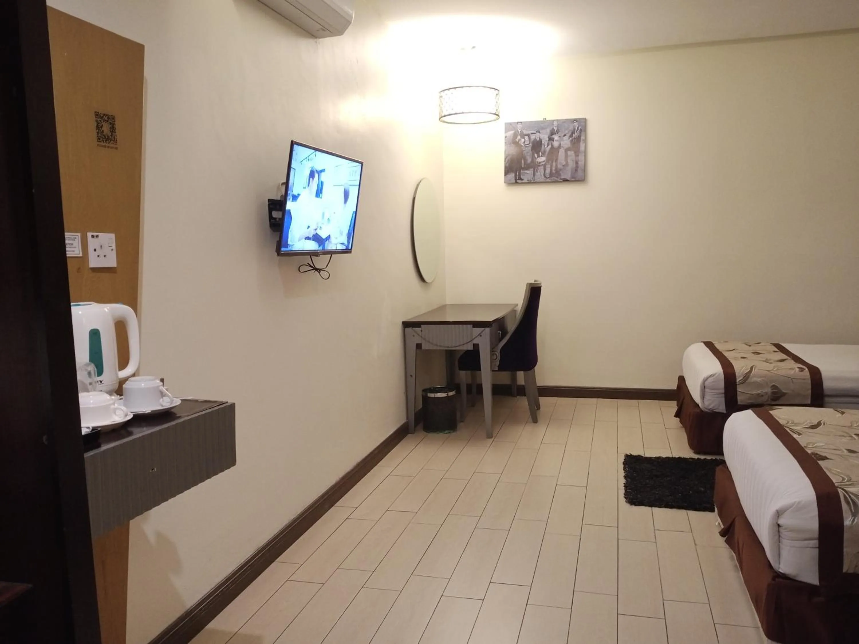 Seating area, Bed in Shervinton Executive Boutique Hotel