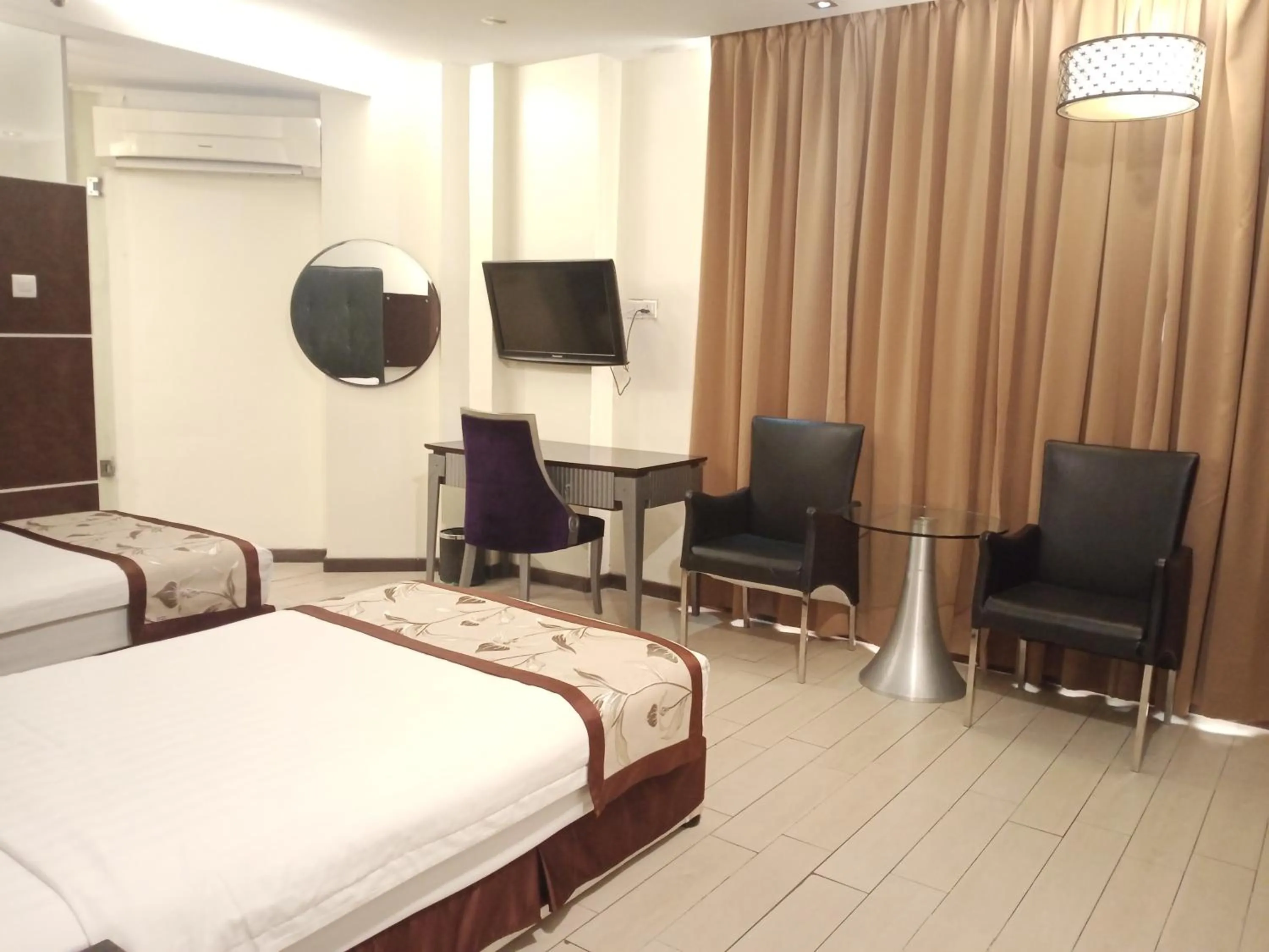 Seating area, Bed in Shervinton Executive Boutique Hotel