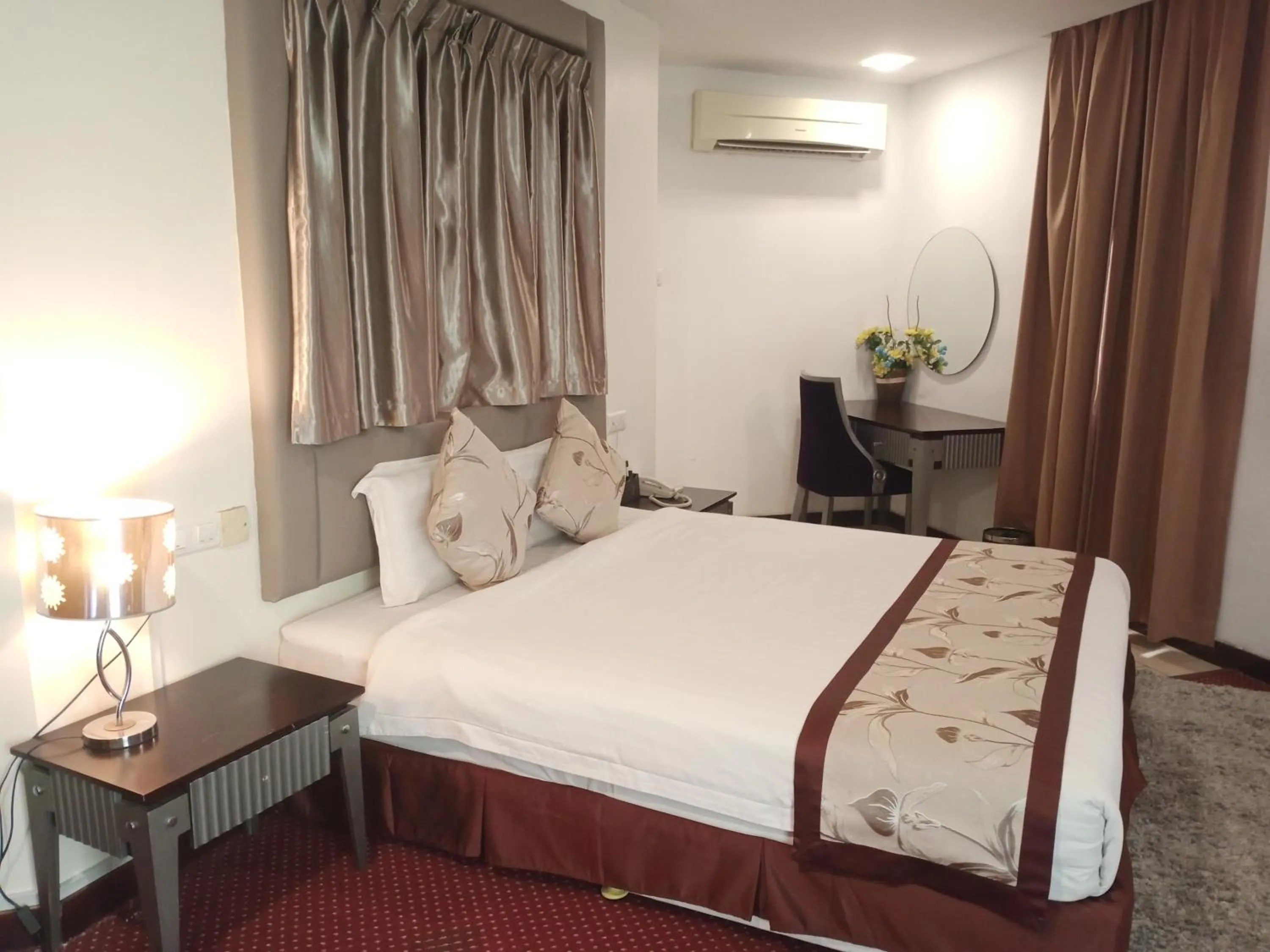Bed in Shervinton Executive Boutique Hotel