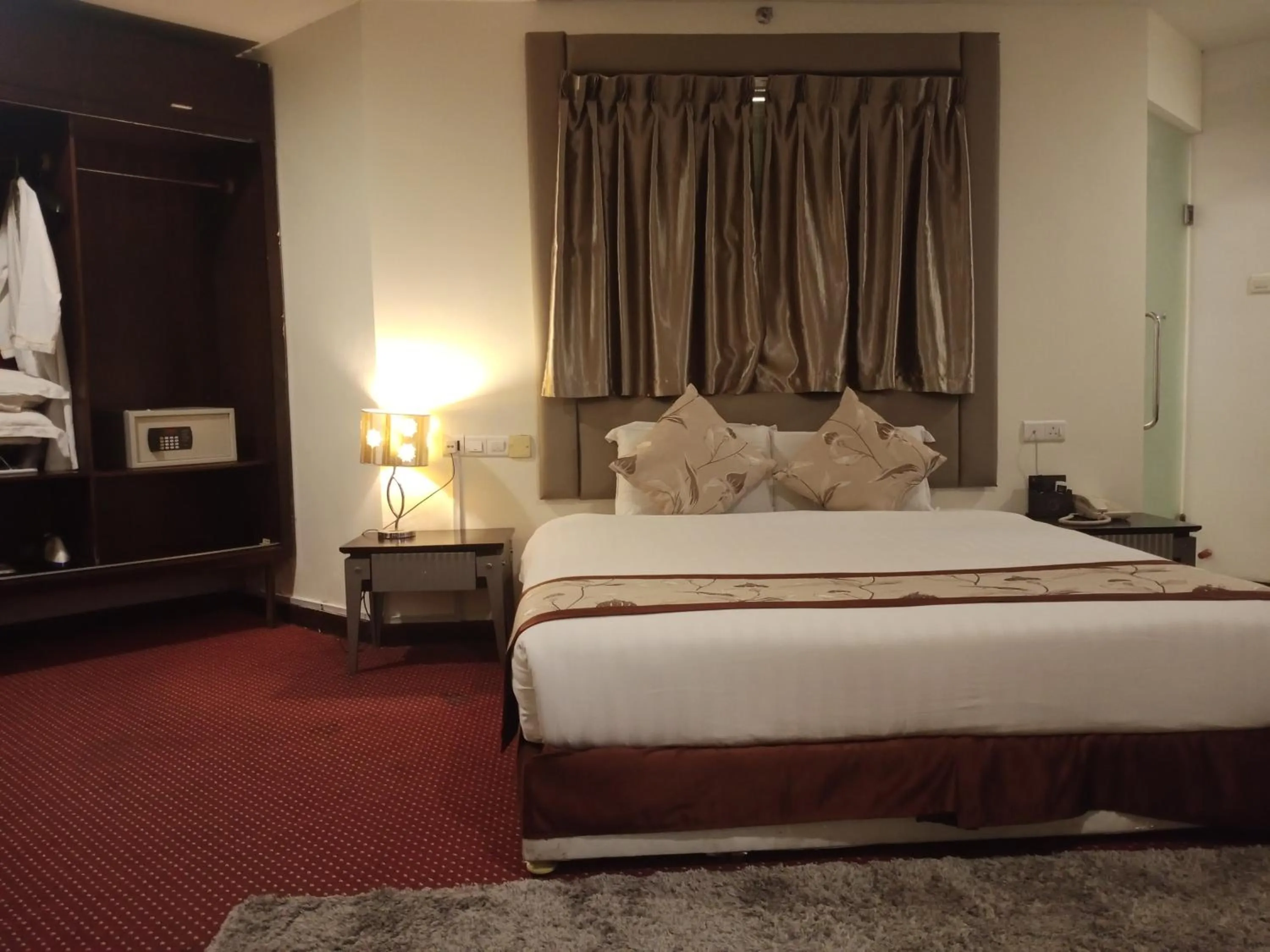 Bed in Shervinton Executive Boutique Hotel