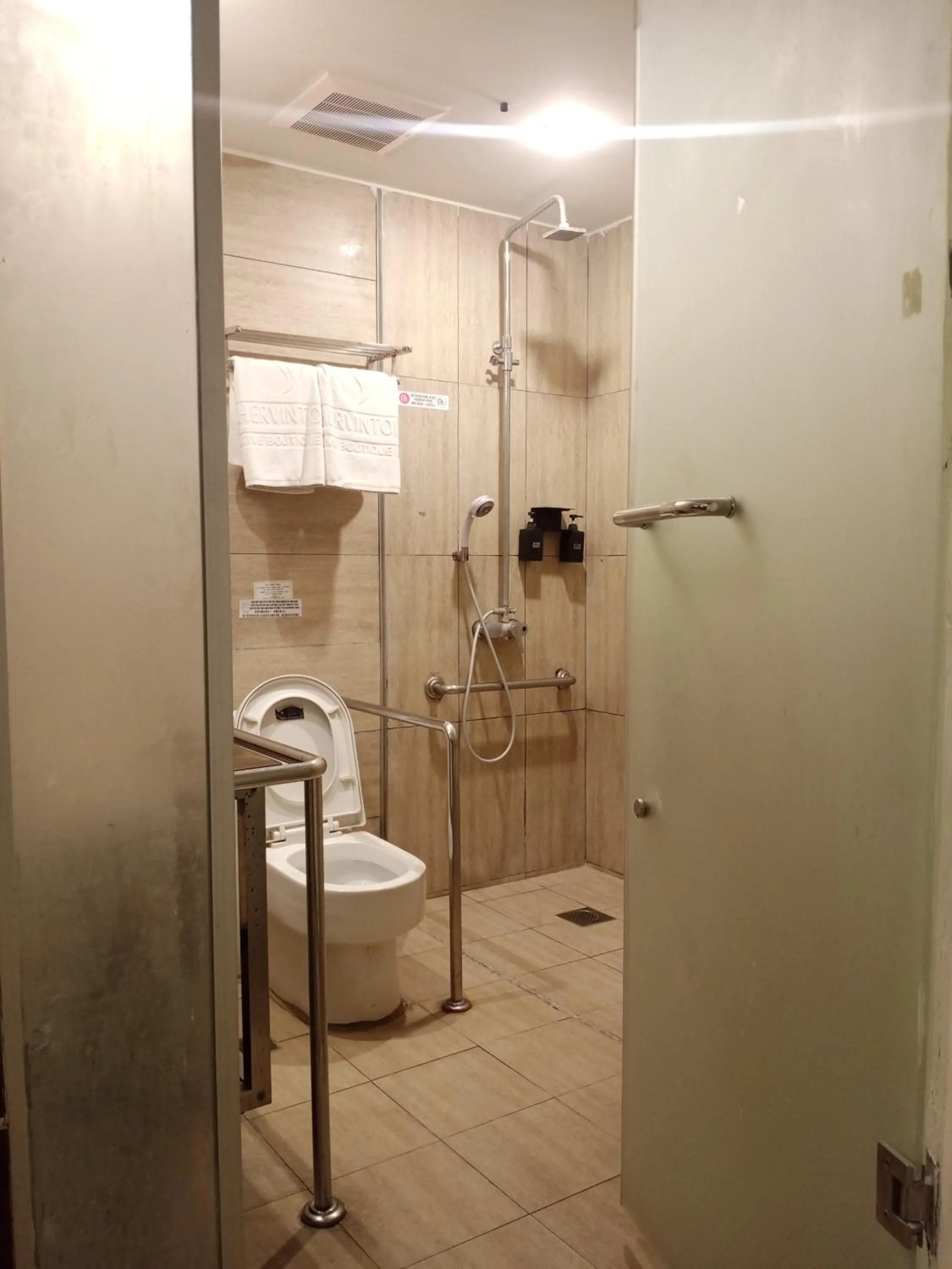 Bathroom in Shervinton Executive Boutique Hotel