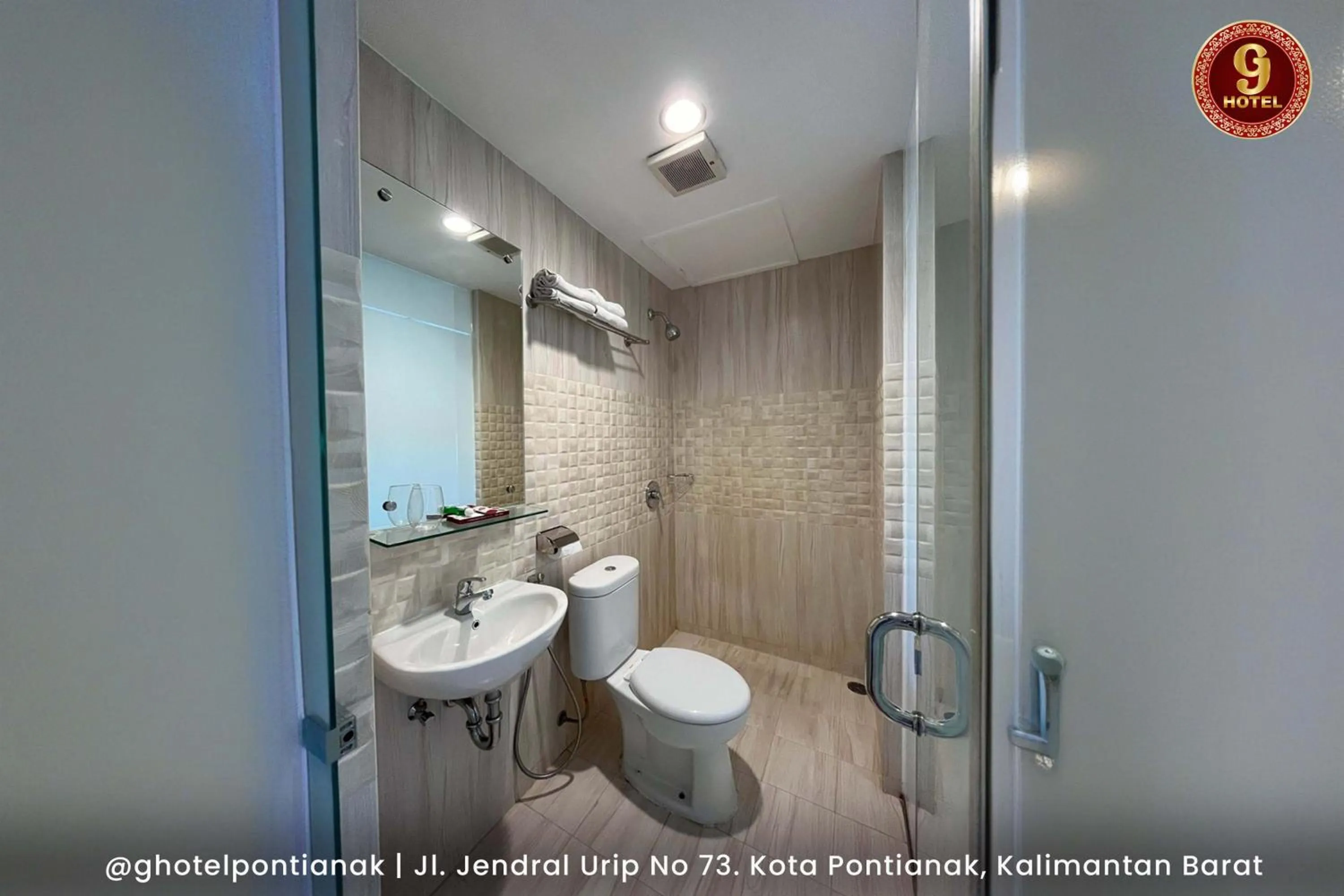 Shower in G-Hotel Pontianak