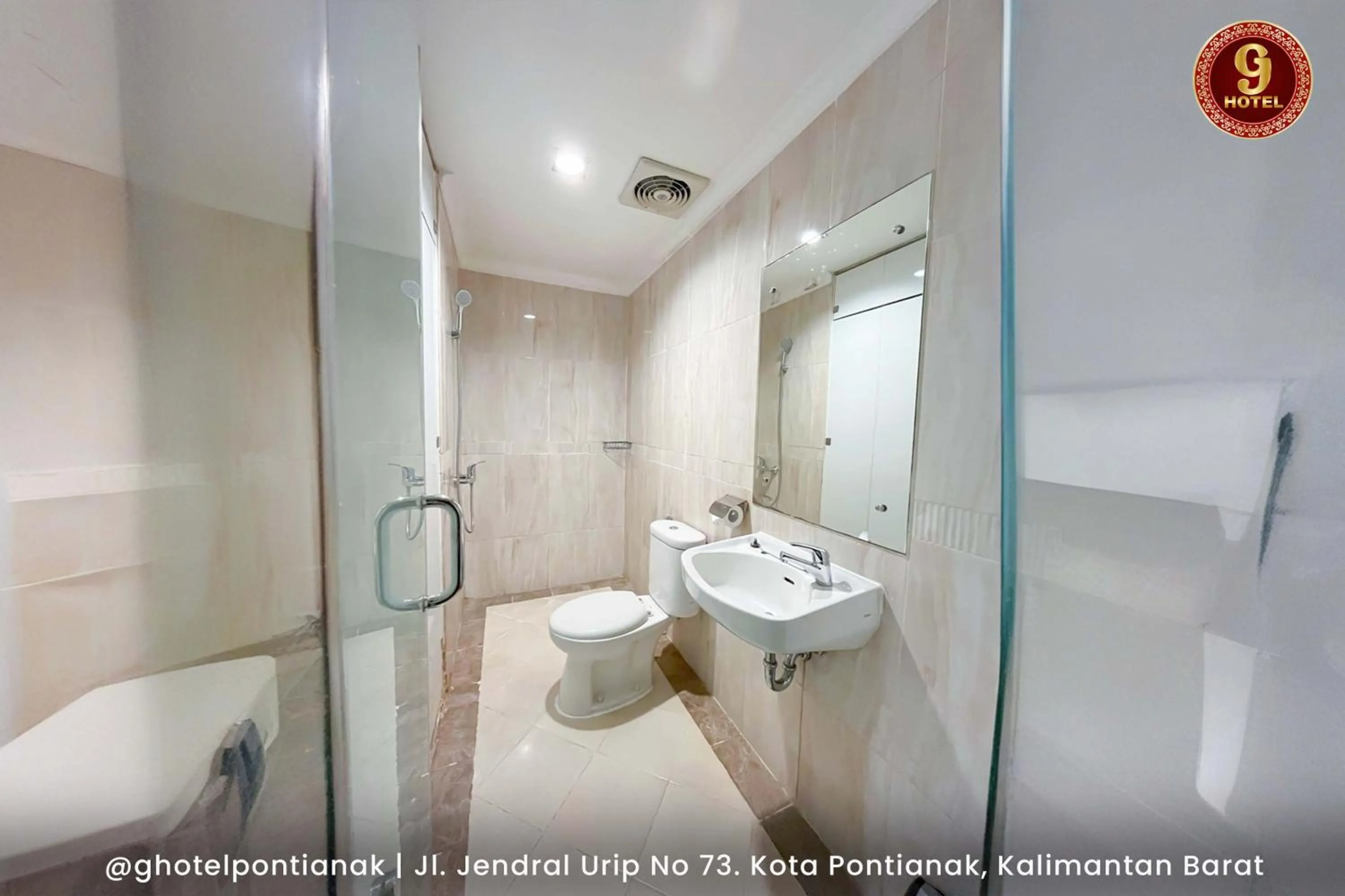 Shower in G-Hotel Pontianak