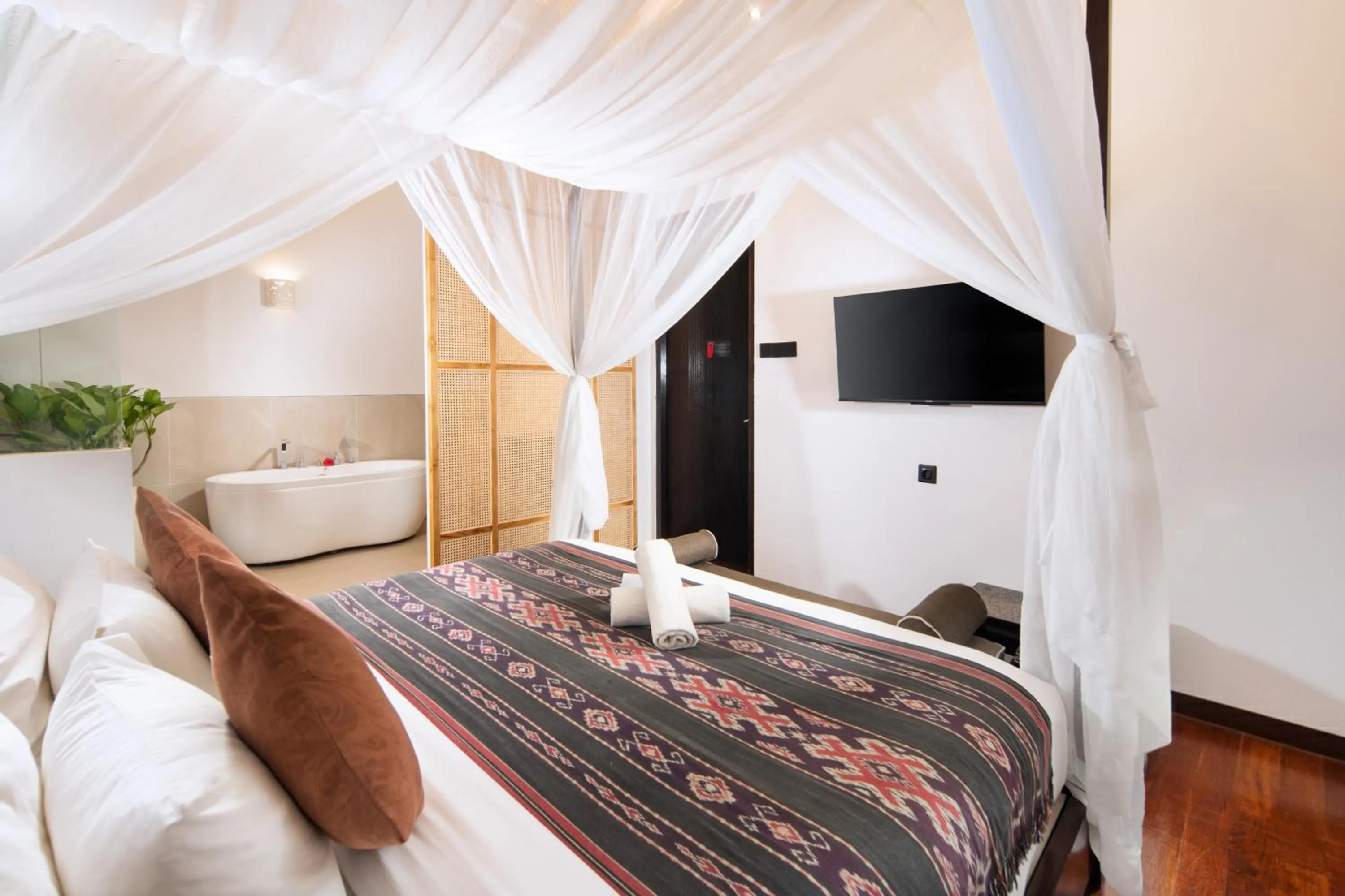 Bedroom, Bed in 18 Suite Villa Kuta