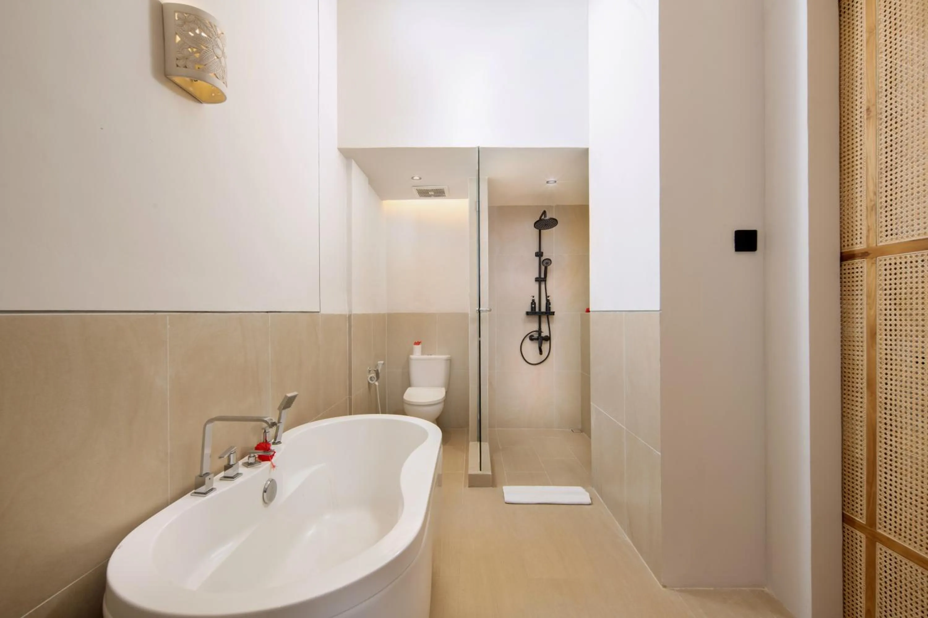 Shower in 18 Suite Villa Kuta