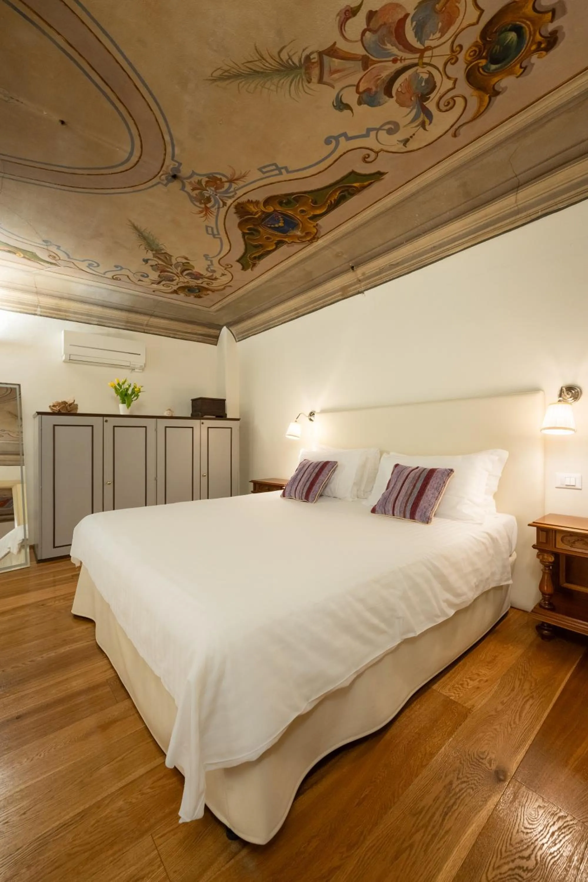 Bed in Palazzo D'Ambra Residenza d'Epoca