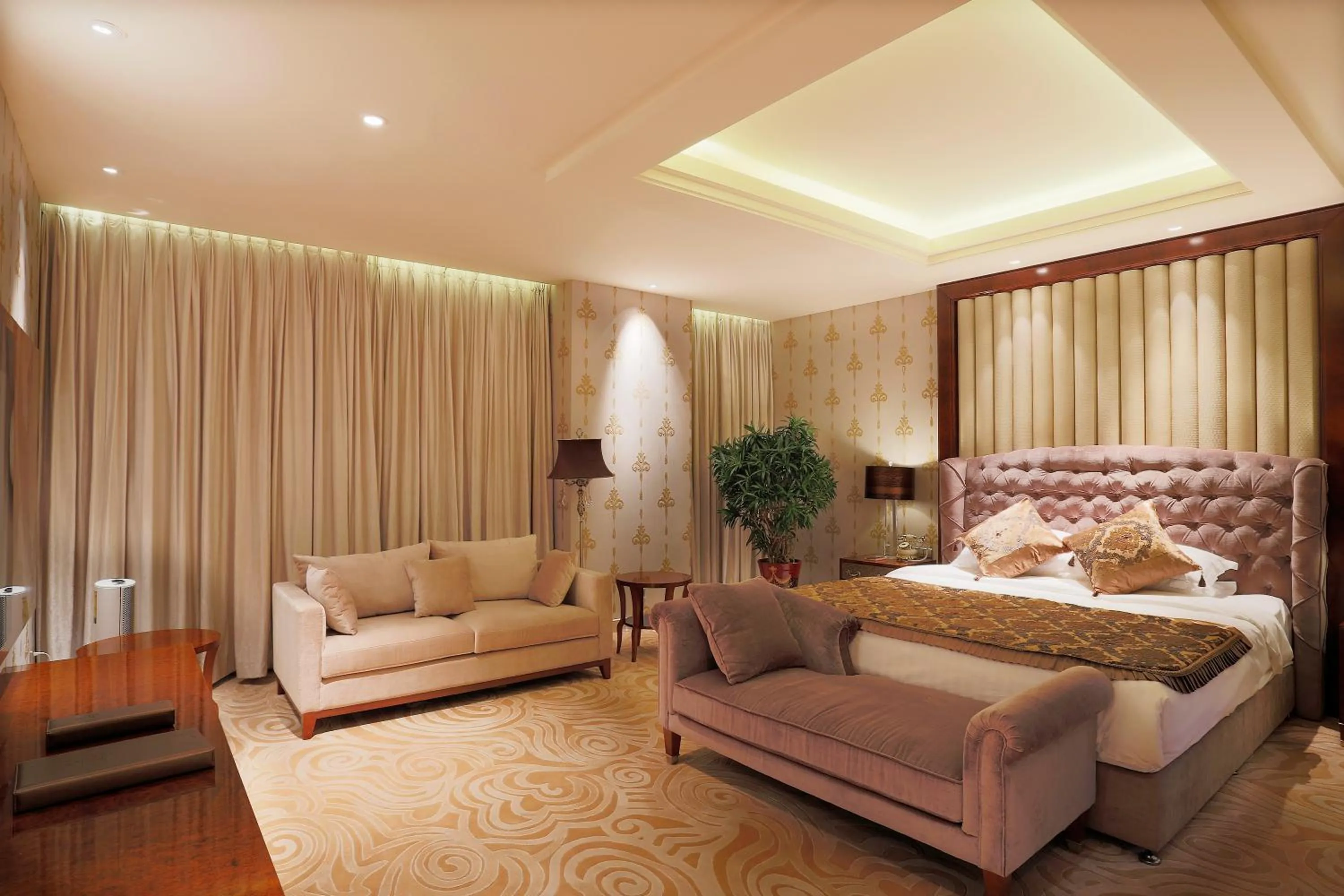 Photo of the whole room, Bed in Ritan Hotel Downtown Beijing