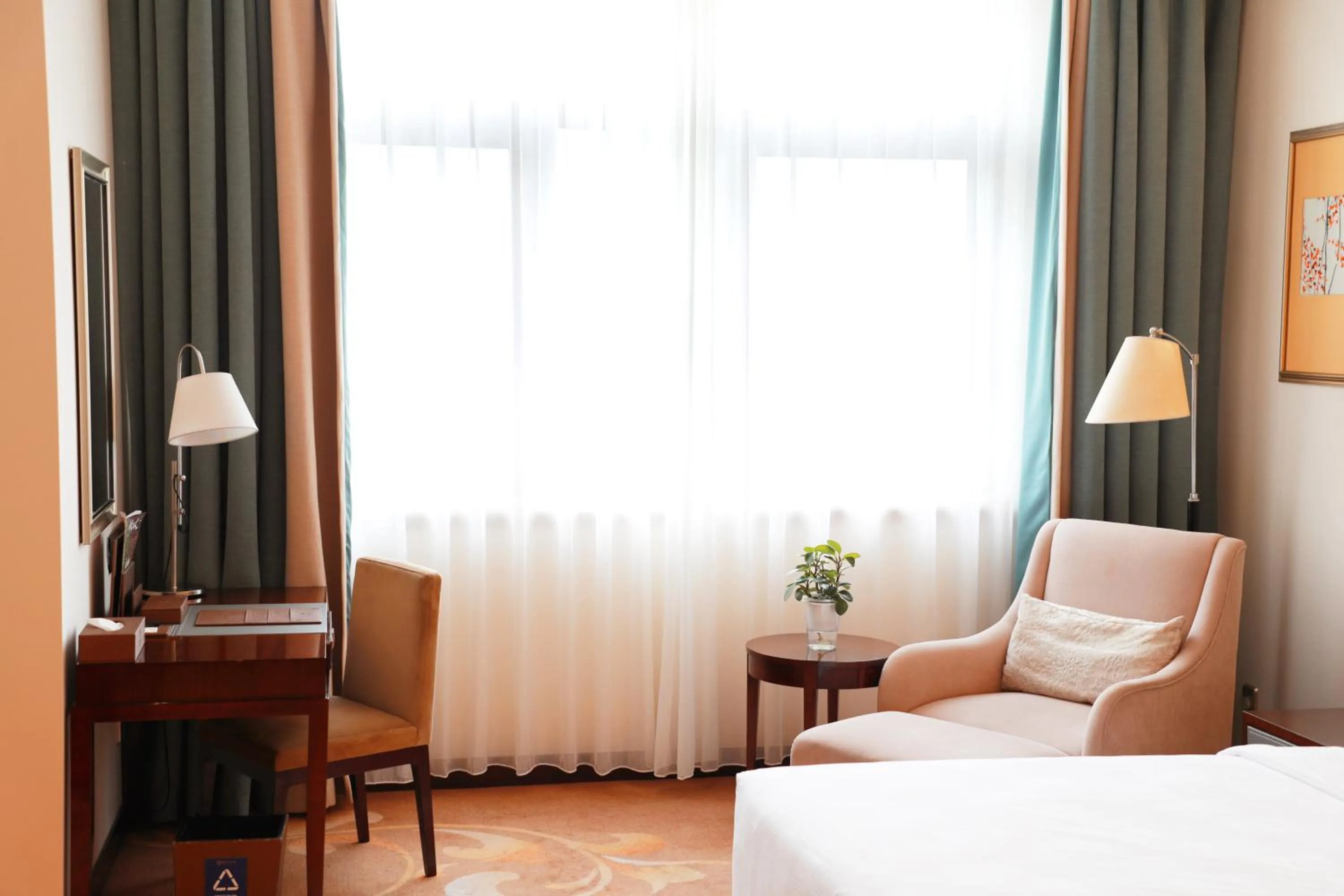 Bed in Ritan Hotel Downtown Beijing