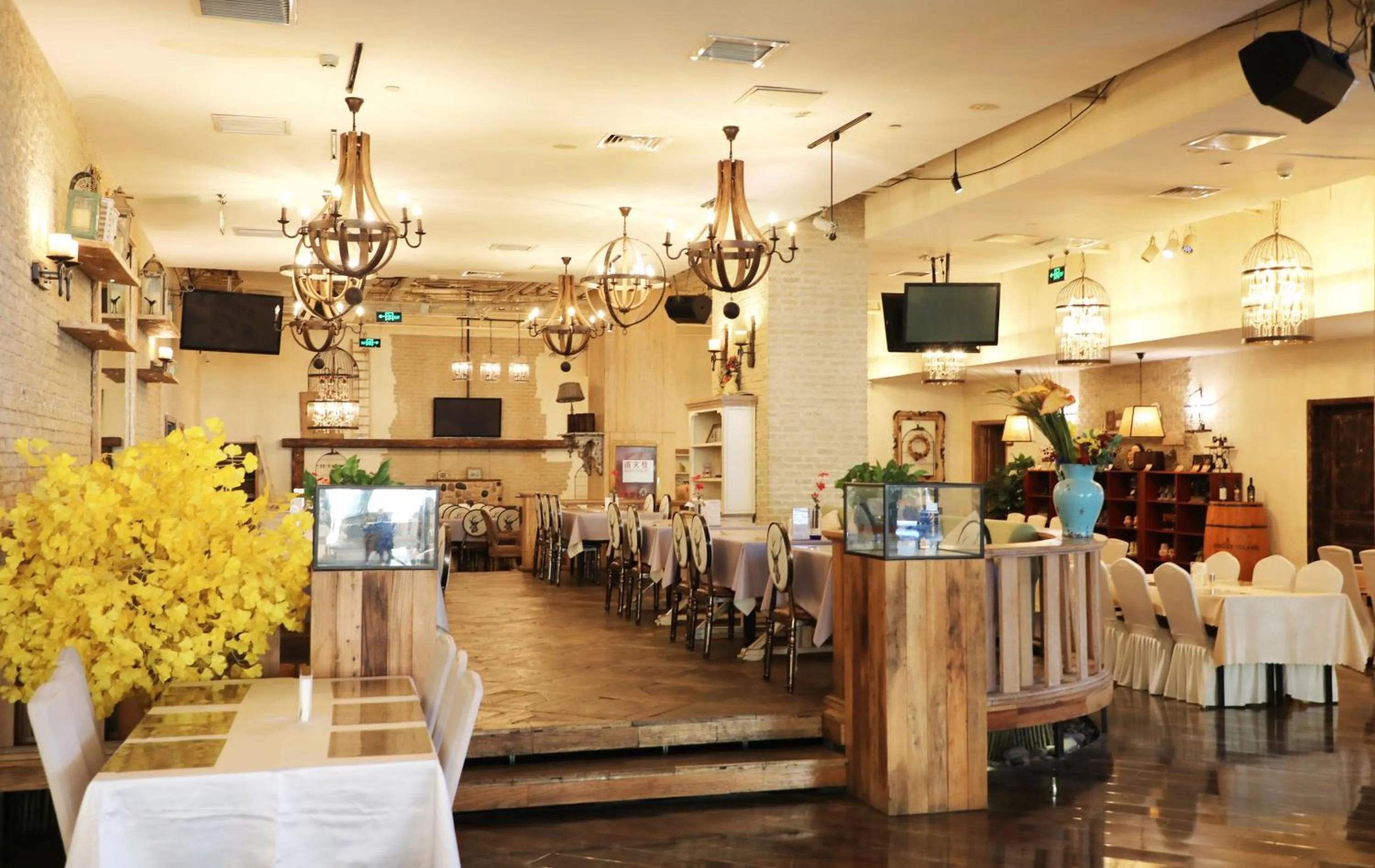 Restaurant/places to eat in Ritan Hotel Downtown Beijing