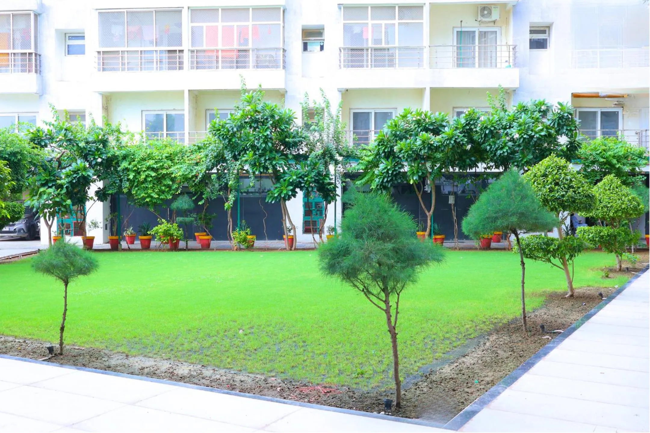 Hotel Shri Radha Nikunj - Opposite Prem Mandir