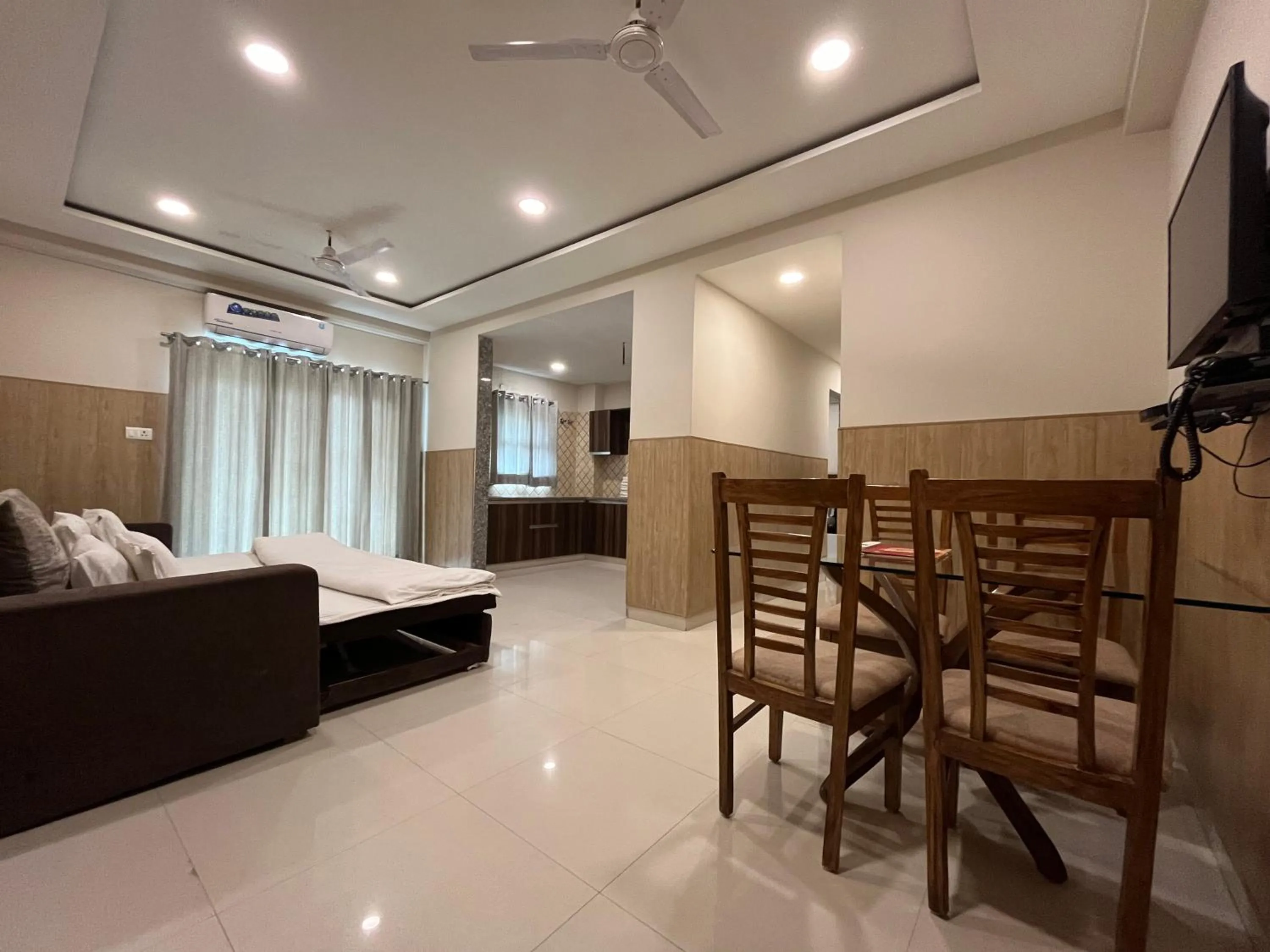 Hotel Shri Radha Nikunj - Opposite Prem Mandir