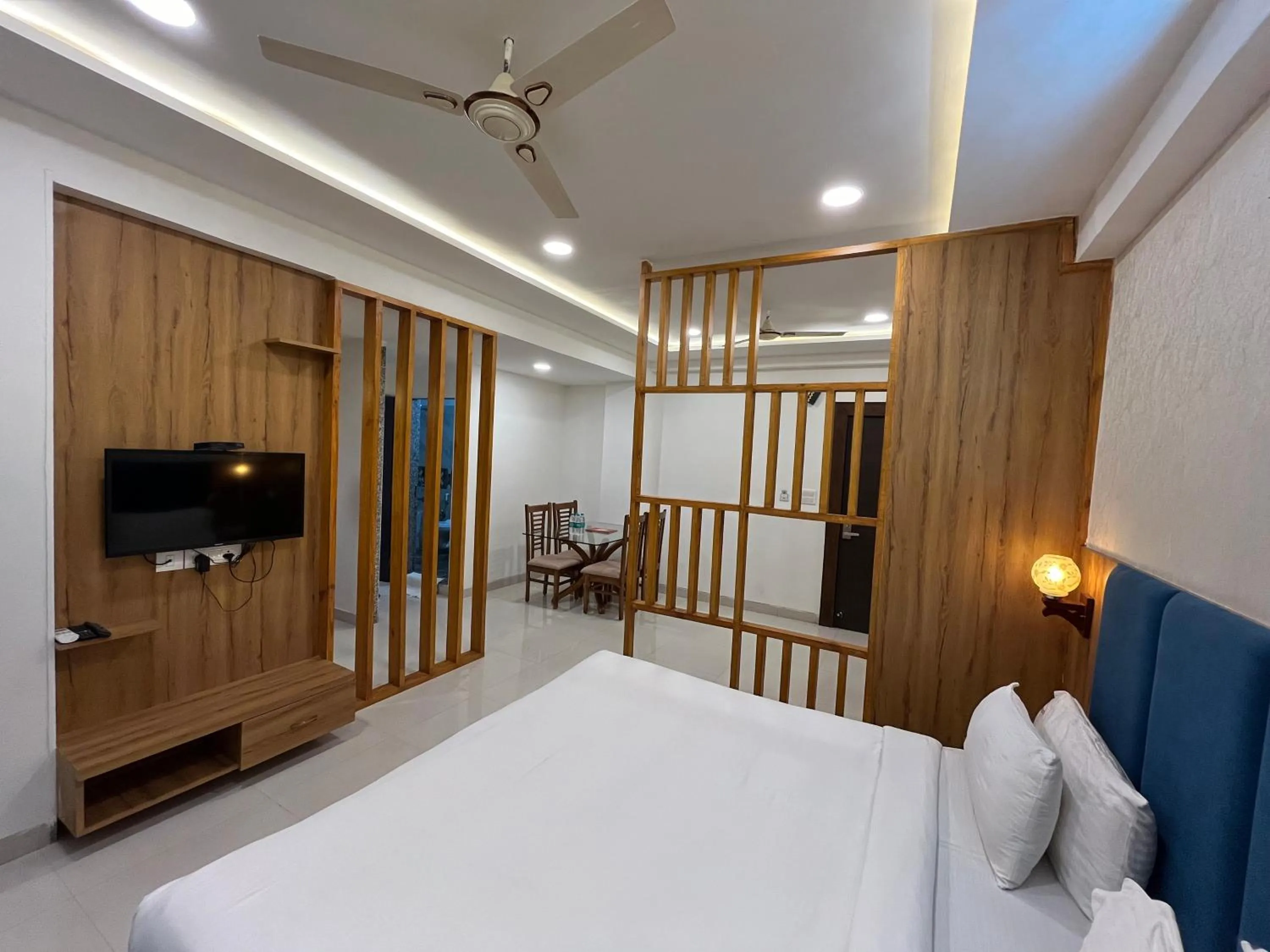 Bed in Hotel Shri Radha Nikunj - Opposite Prem Mandir