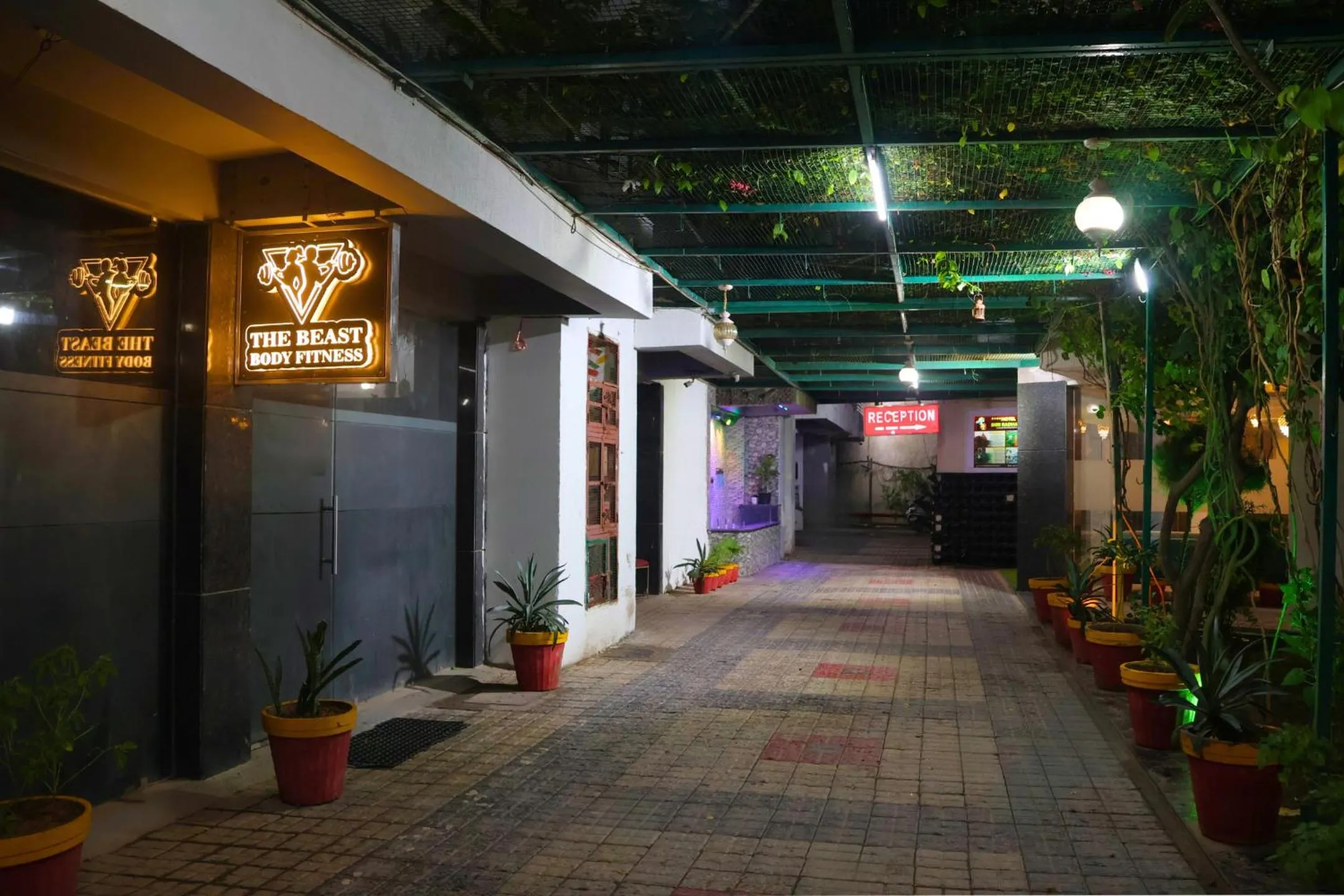 Hotel Shri Radha Nikunj - Opposite Prem Mandir