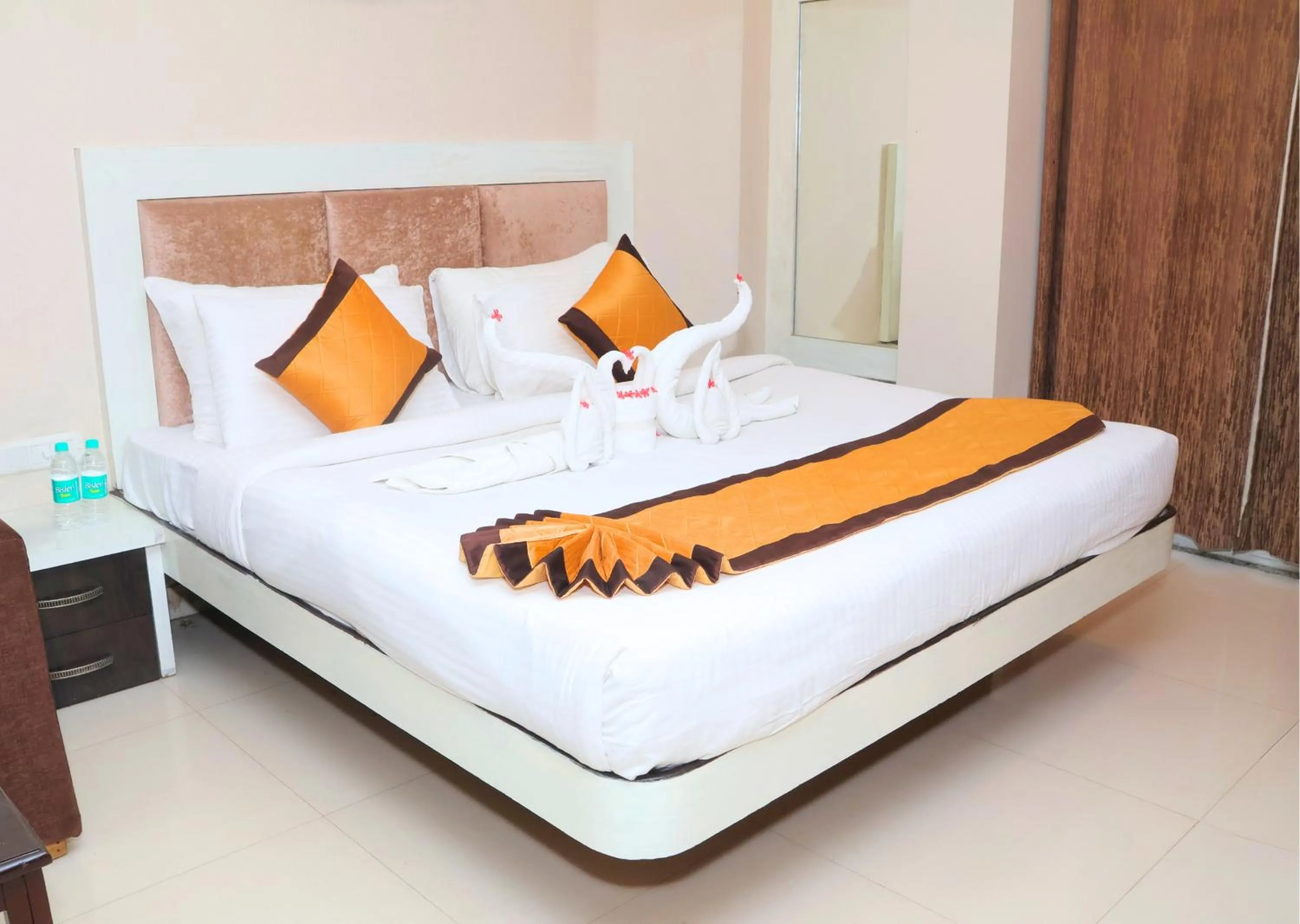 Bed in Hotel Shri Radha Nikunj - Opposite Prem Mandir