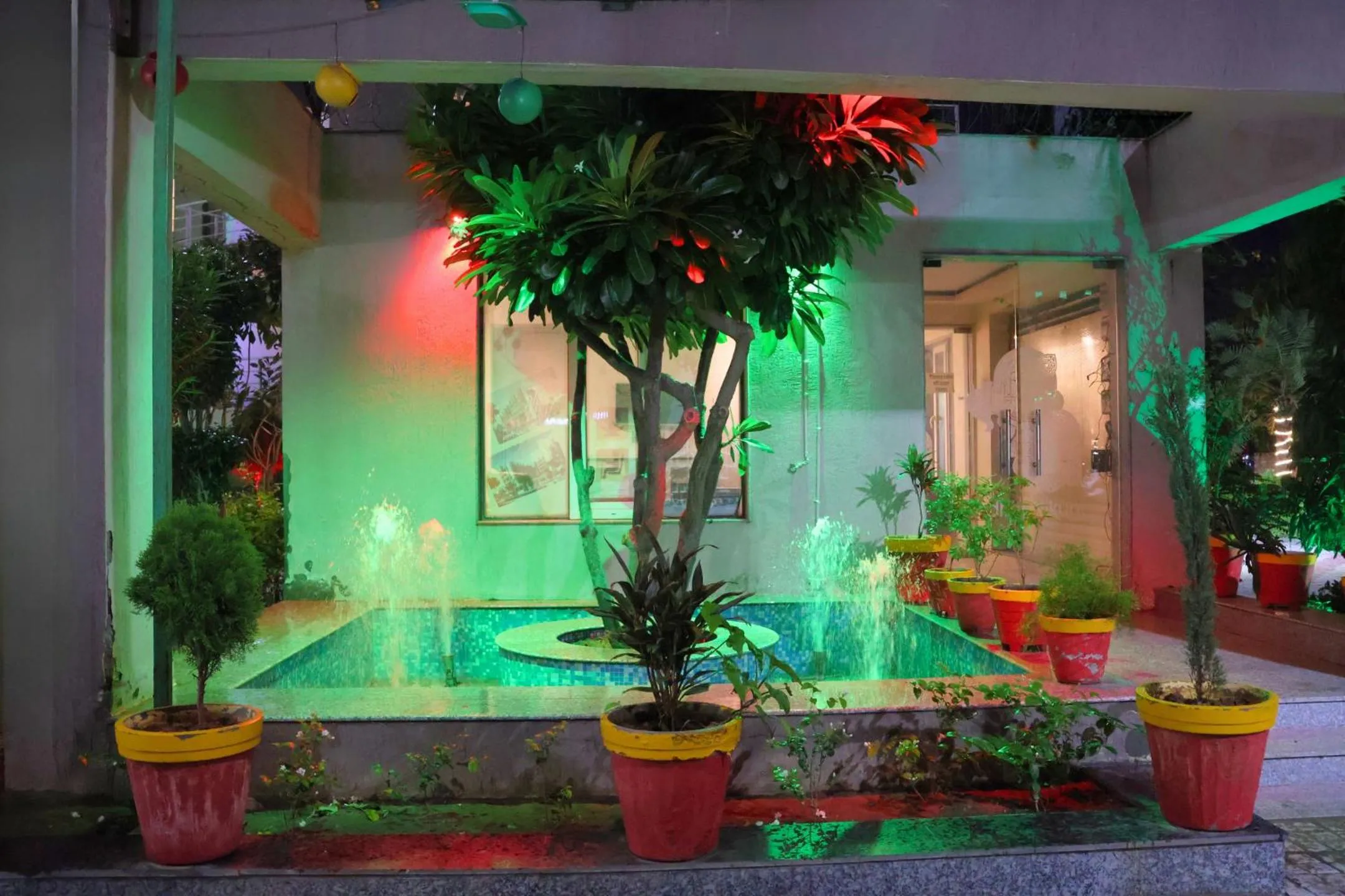 Hotel Shri Radha Nikunj - Opposite Prem Mandir