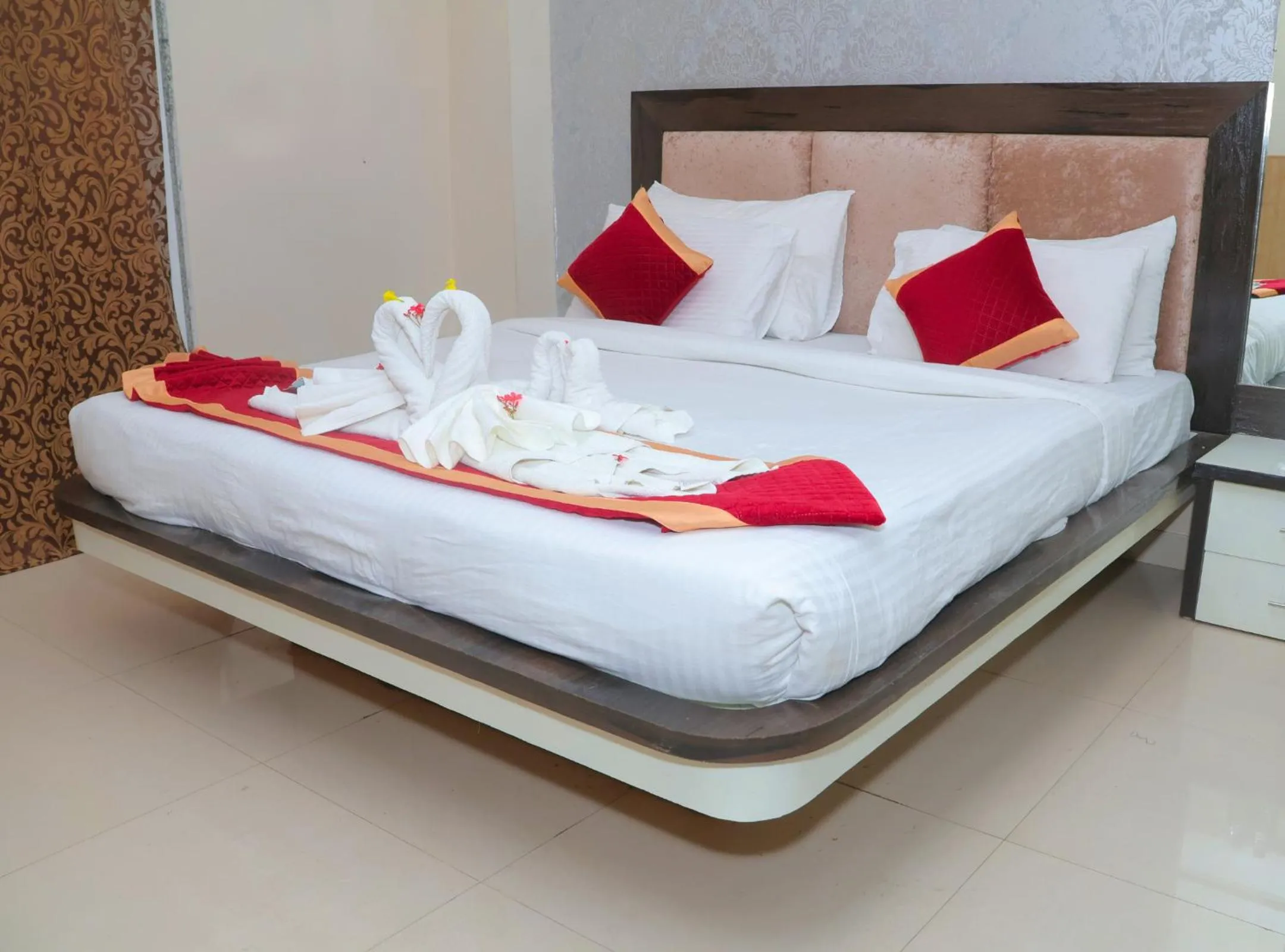 Bed in Hotel Shri Radha Nikunj - Opposite Prem Mandir