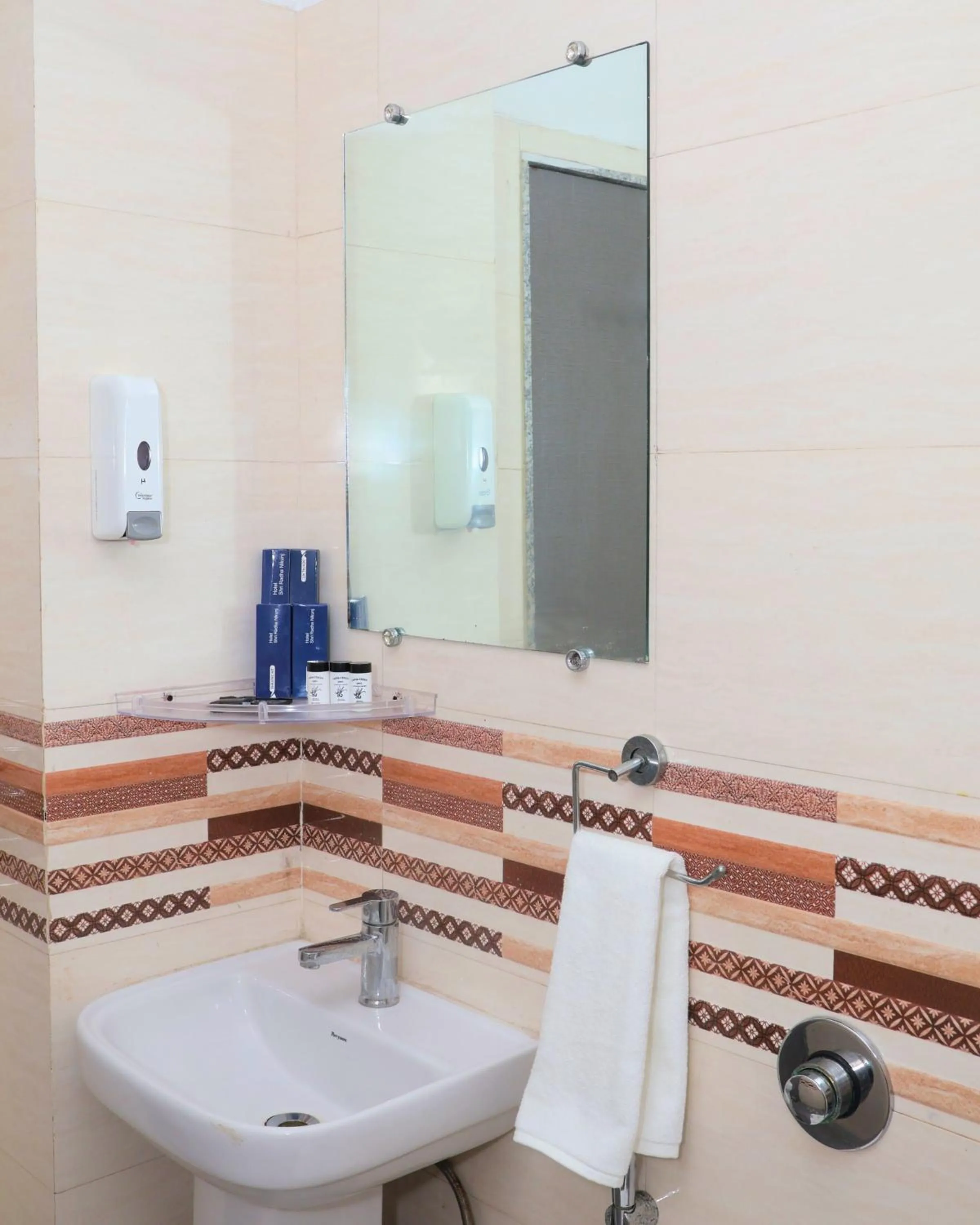 Hotel Shri Radha Nikunj - Opposite Prem Mandir