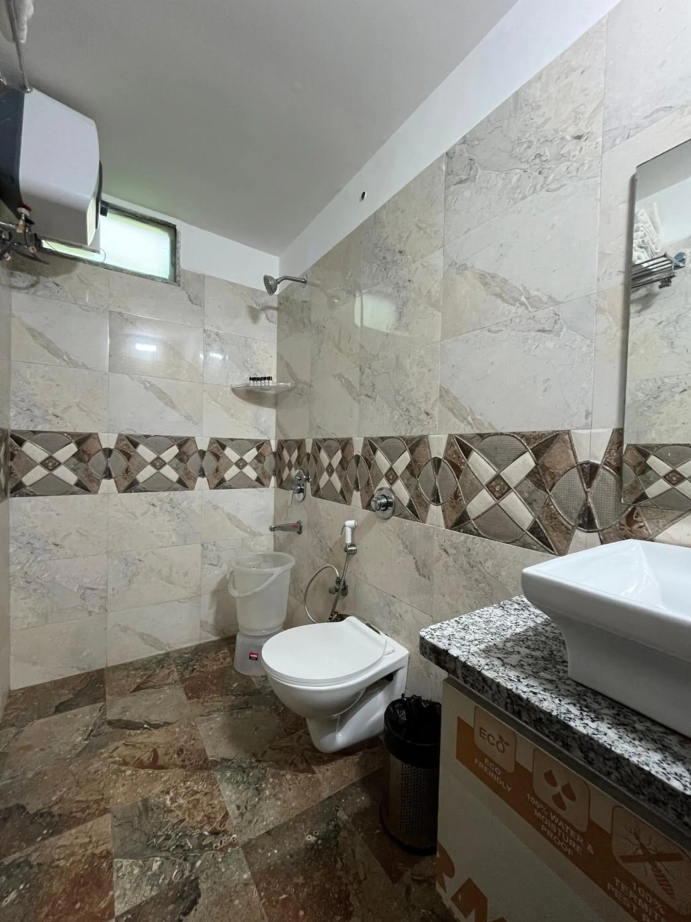 Shower in Hotel Shri Radha Nikunj - Opposite Prem Mandir