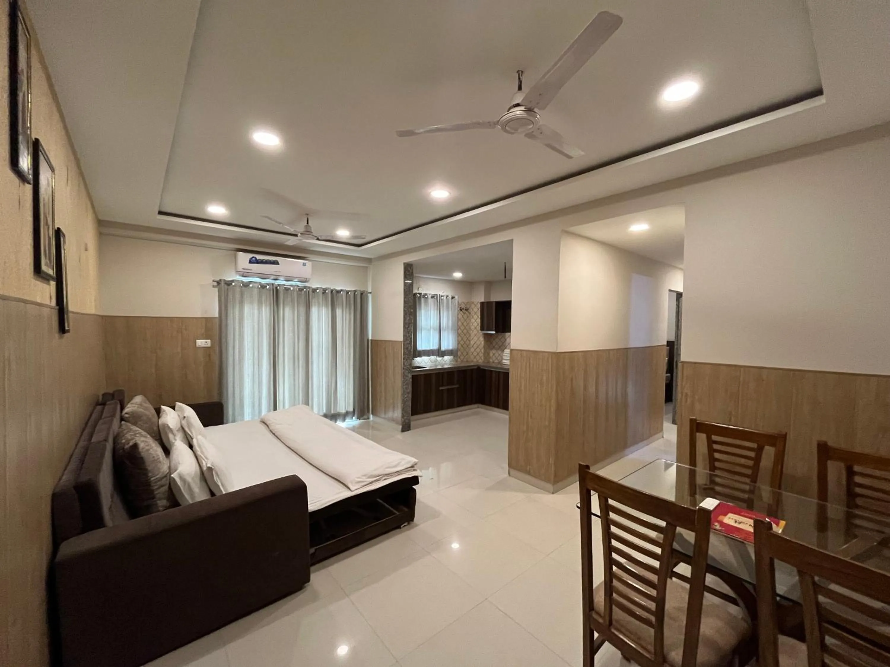 Bed in Hotel Shri Radha Nikunj - Opposite Prem Mandir