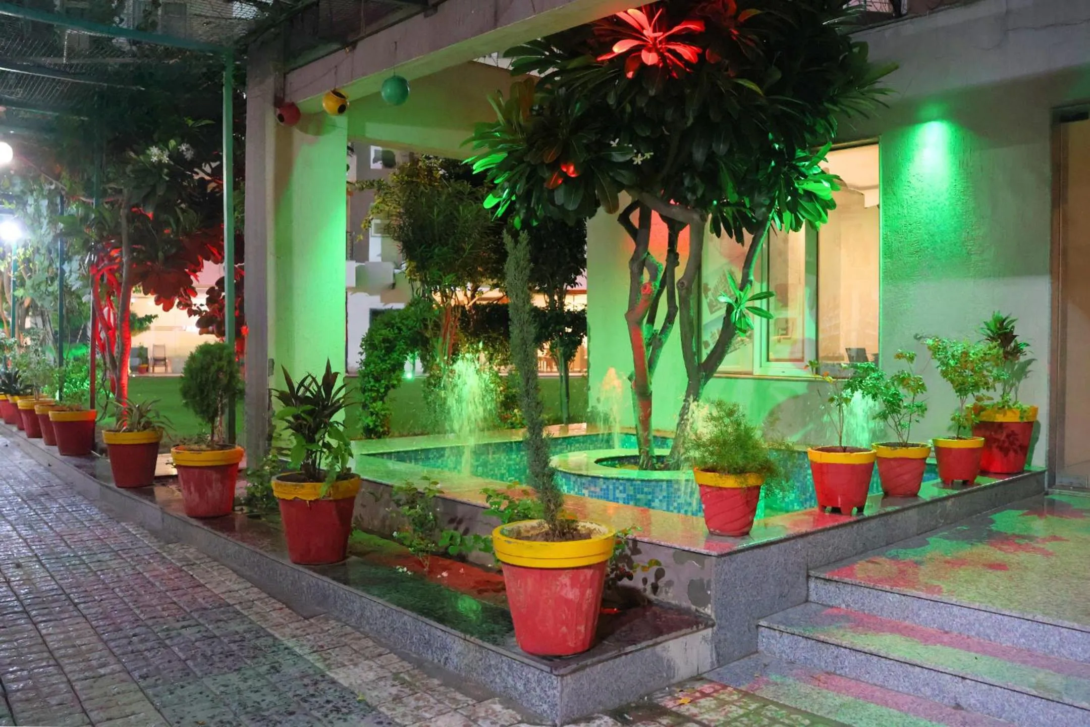 Hotel Shri Radha Nikunj - Opposite Prem Mandir