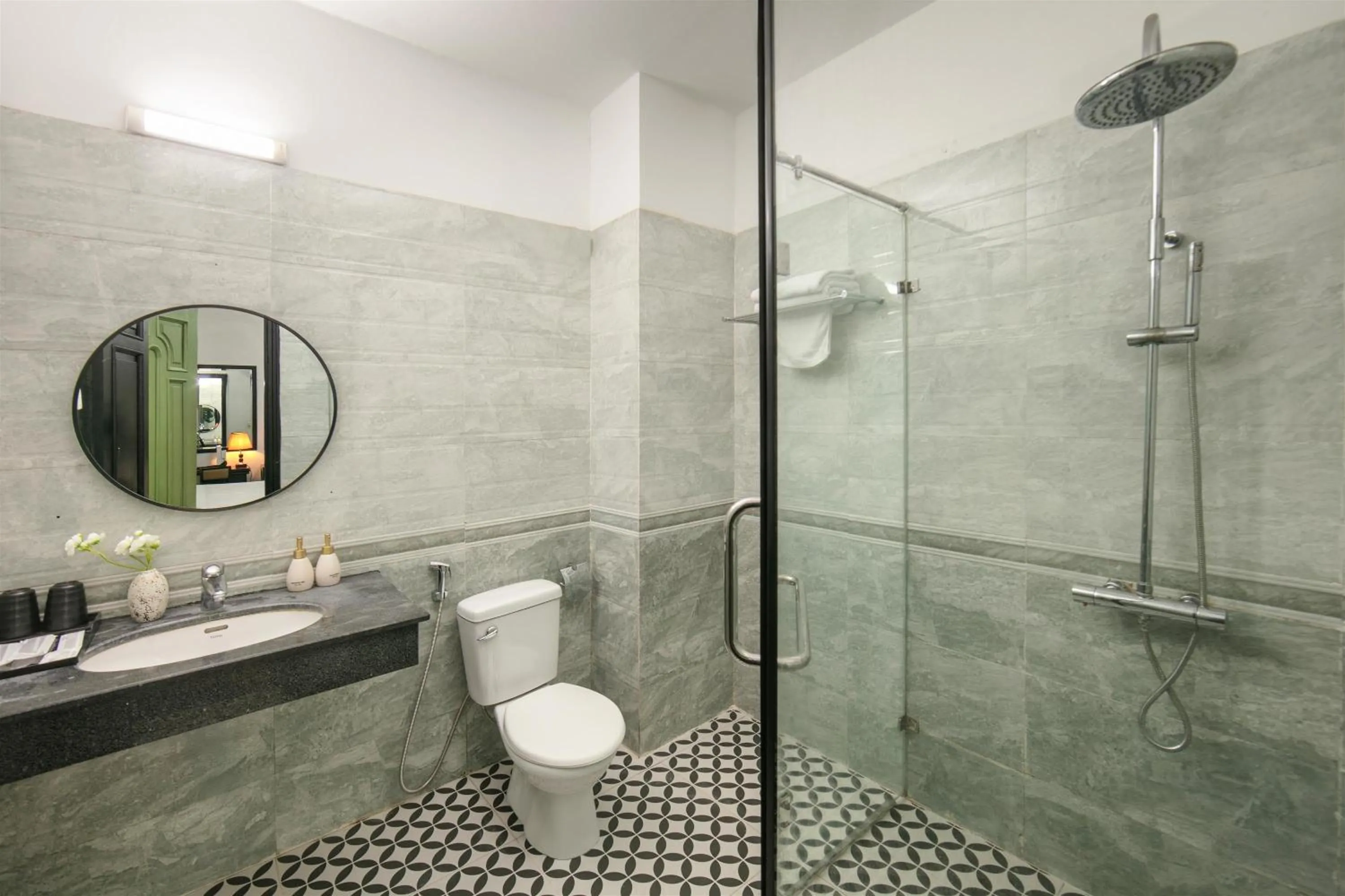 Shower in Old Quarter Charm Hotel