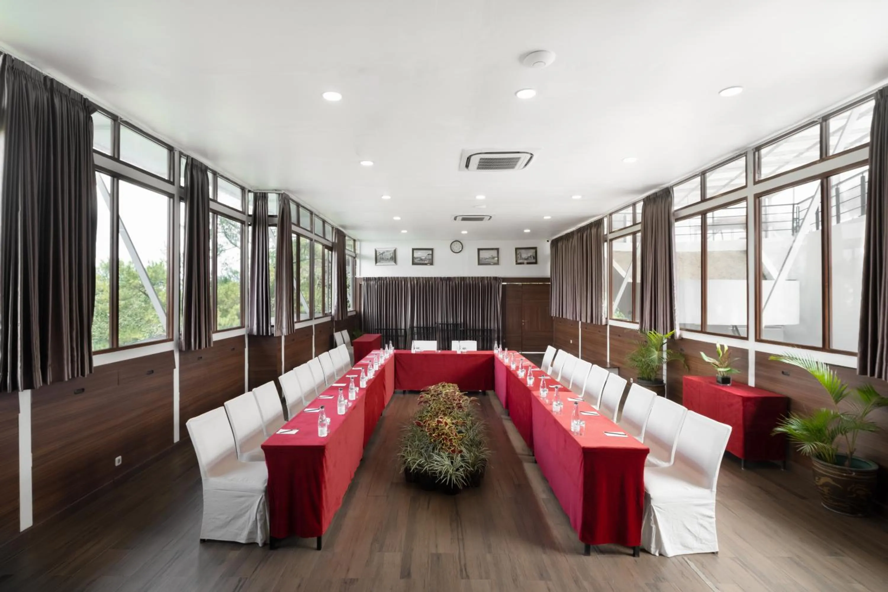 Meeting/conference room in House Sangkuriang