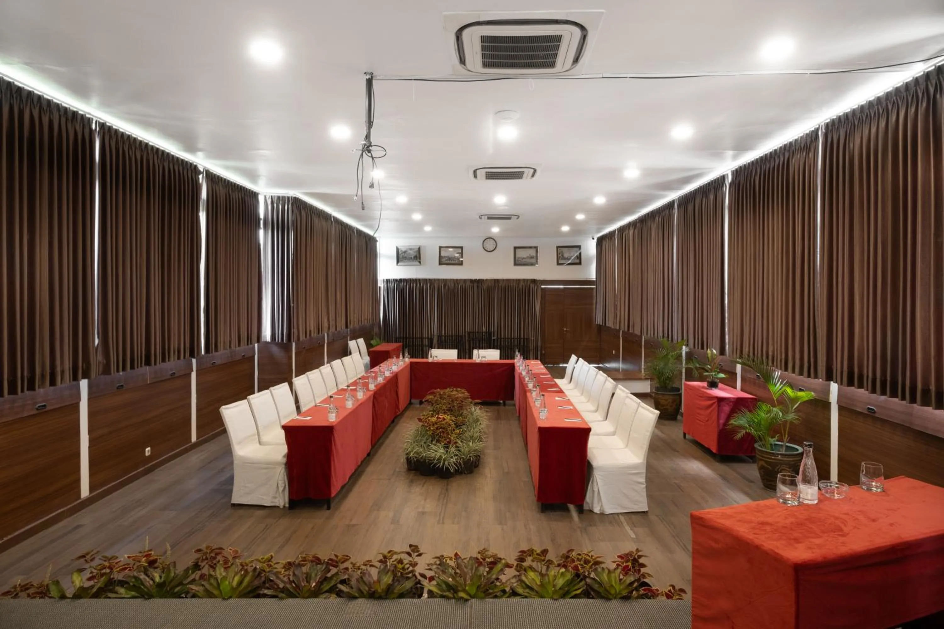 Meeting/conference room in House Sangkuriang
