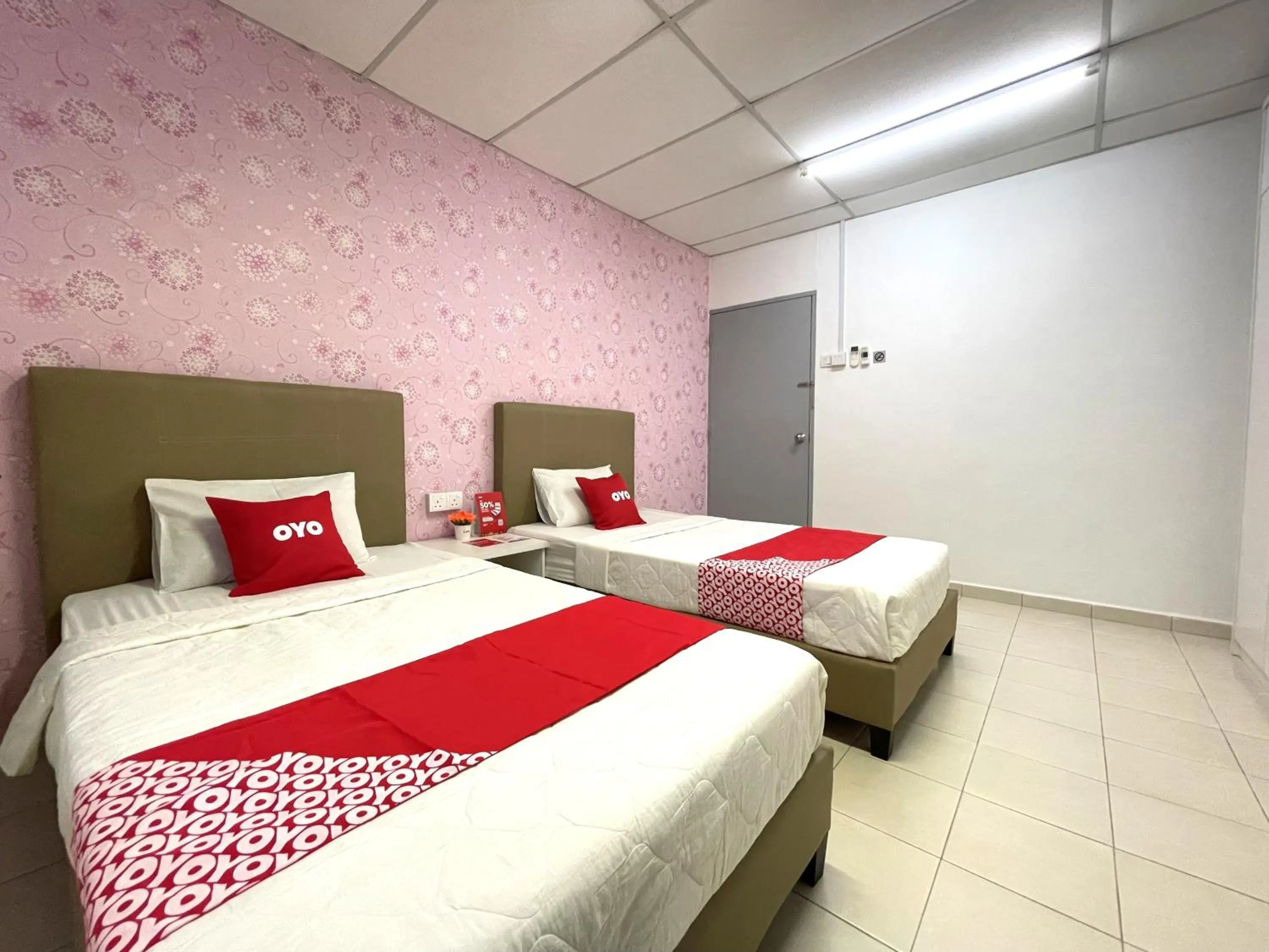 Bedroom, Bed in Hotel O Wg Guest House