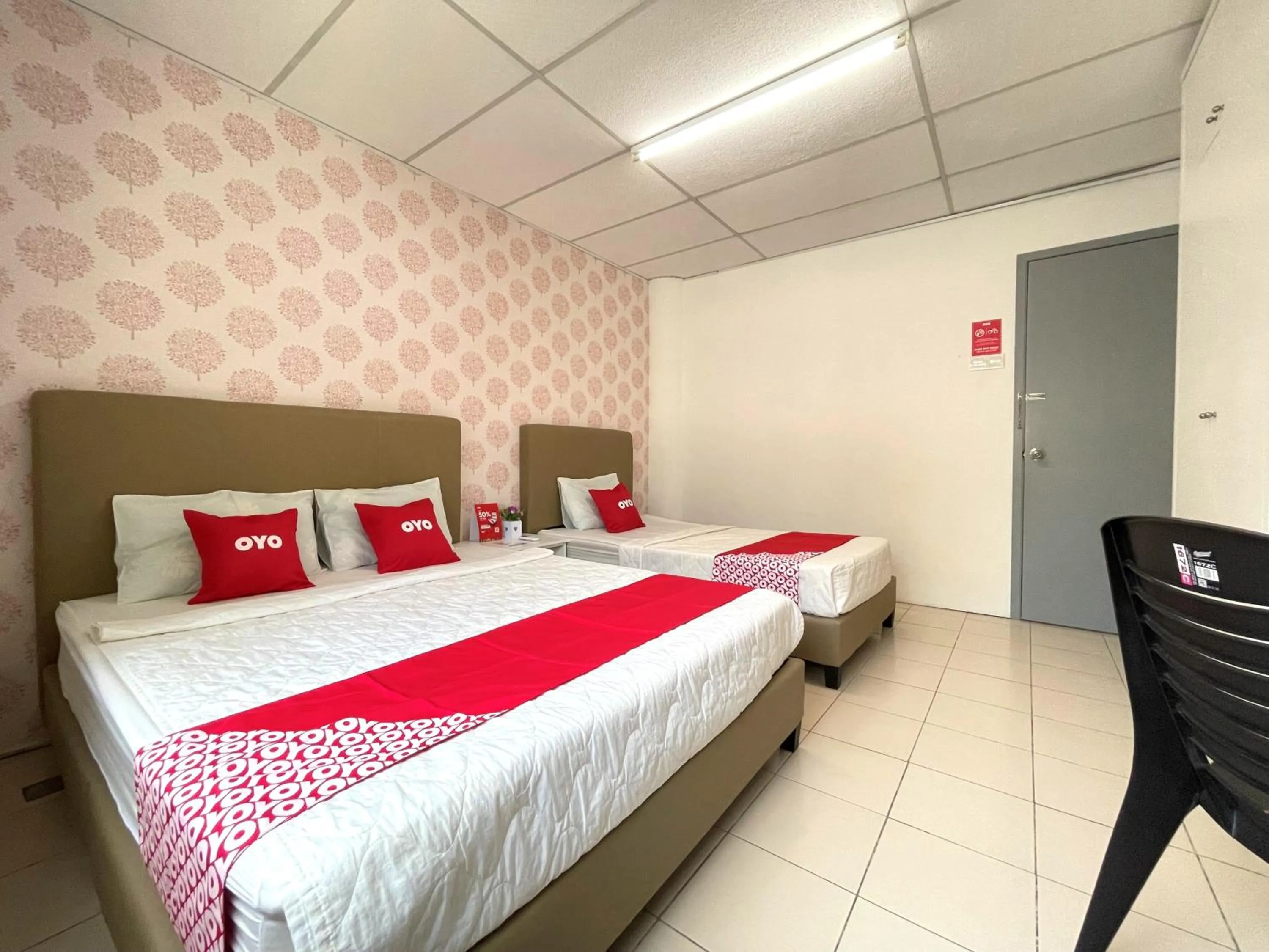 Bedroom, Bed in Hotel O Wg Guest House