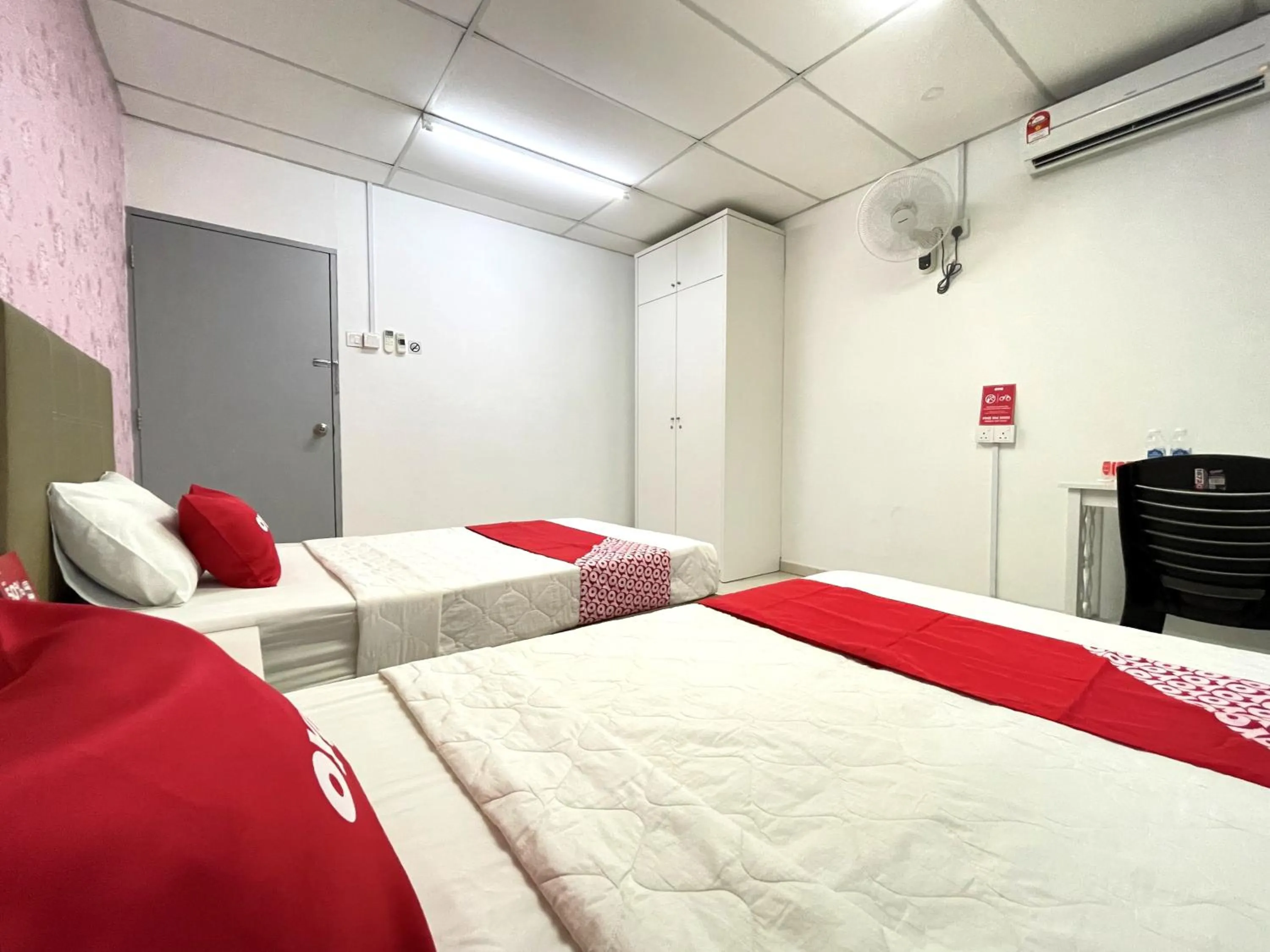 Bedroom, Bed in Hotel O Wg Guest House