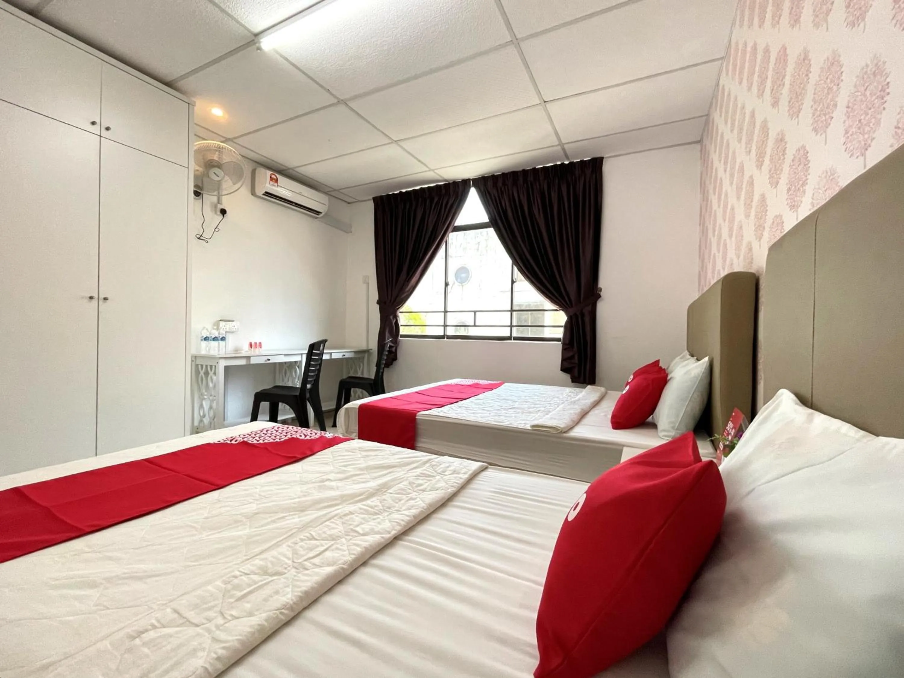 Bedroom, Bed in Hotel O Wg Guest House