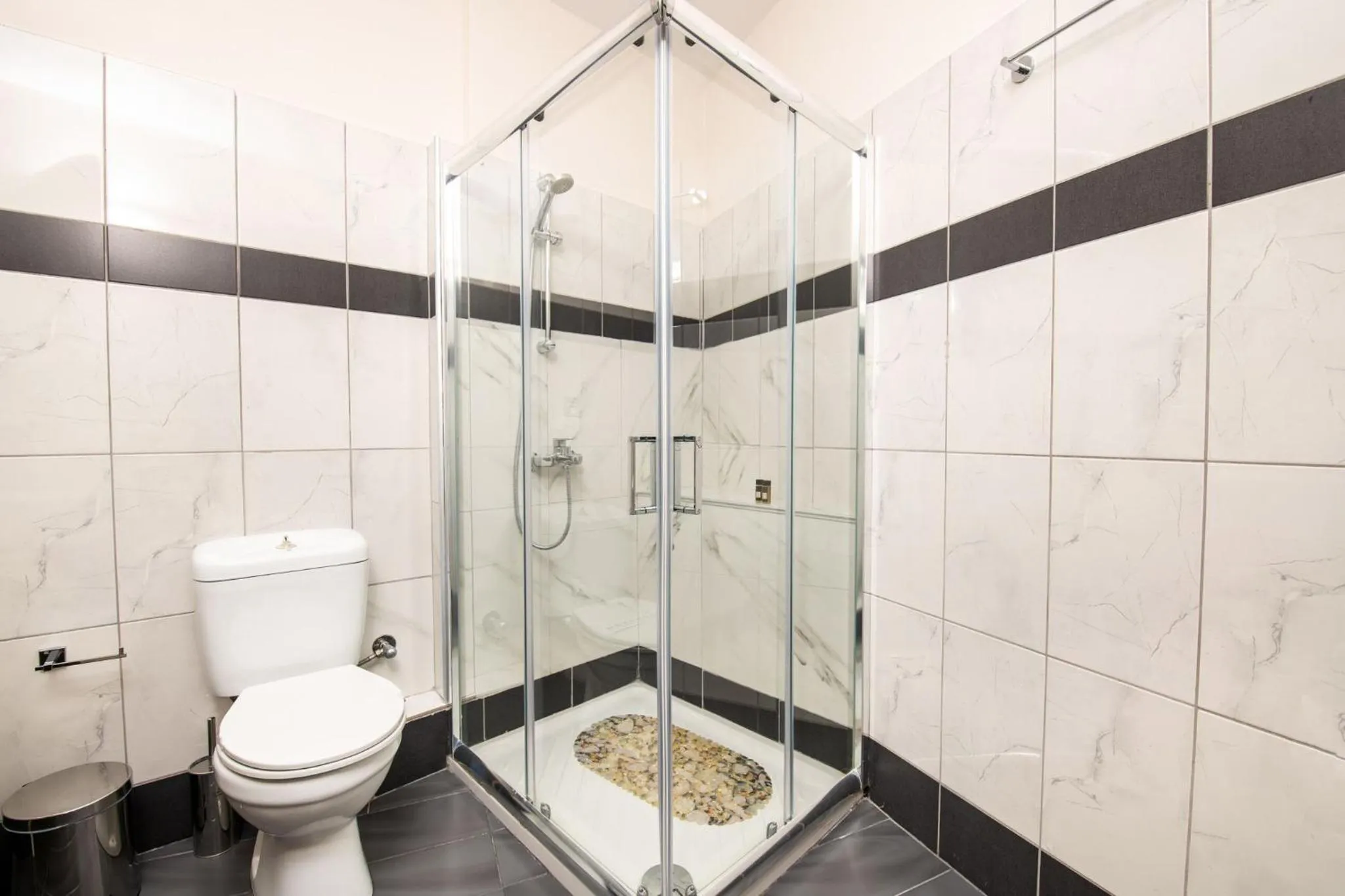 Shower in Koukos Loft Apartments