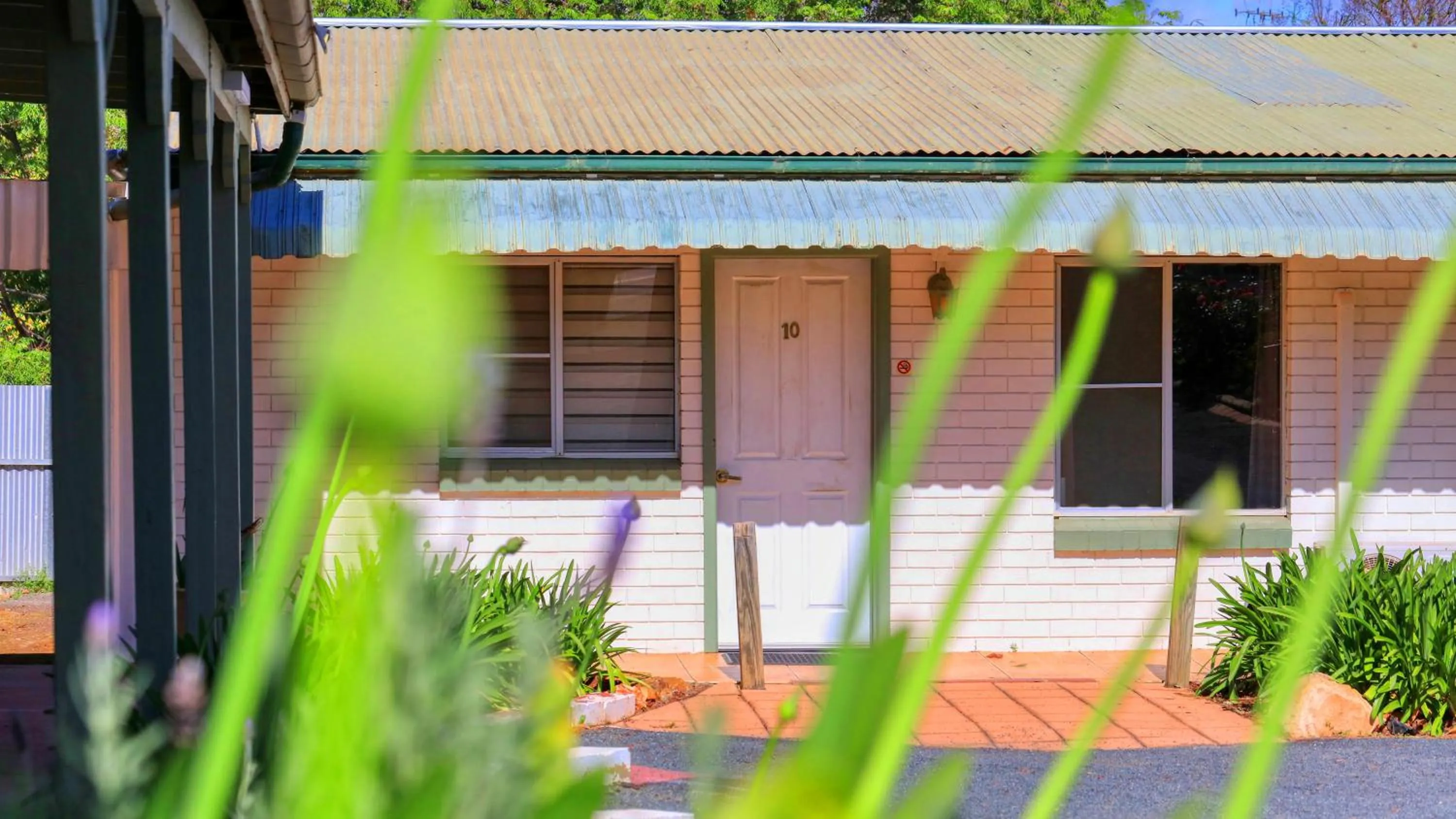 Property building in Oasis Motel