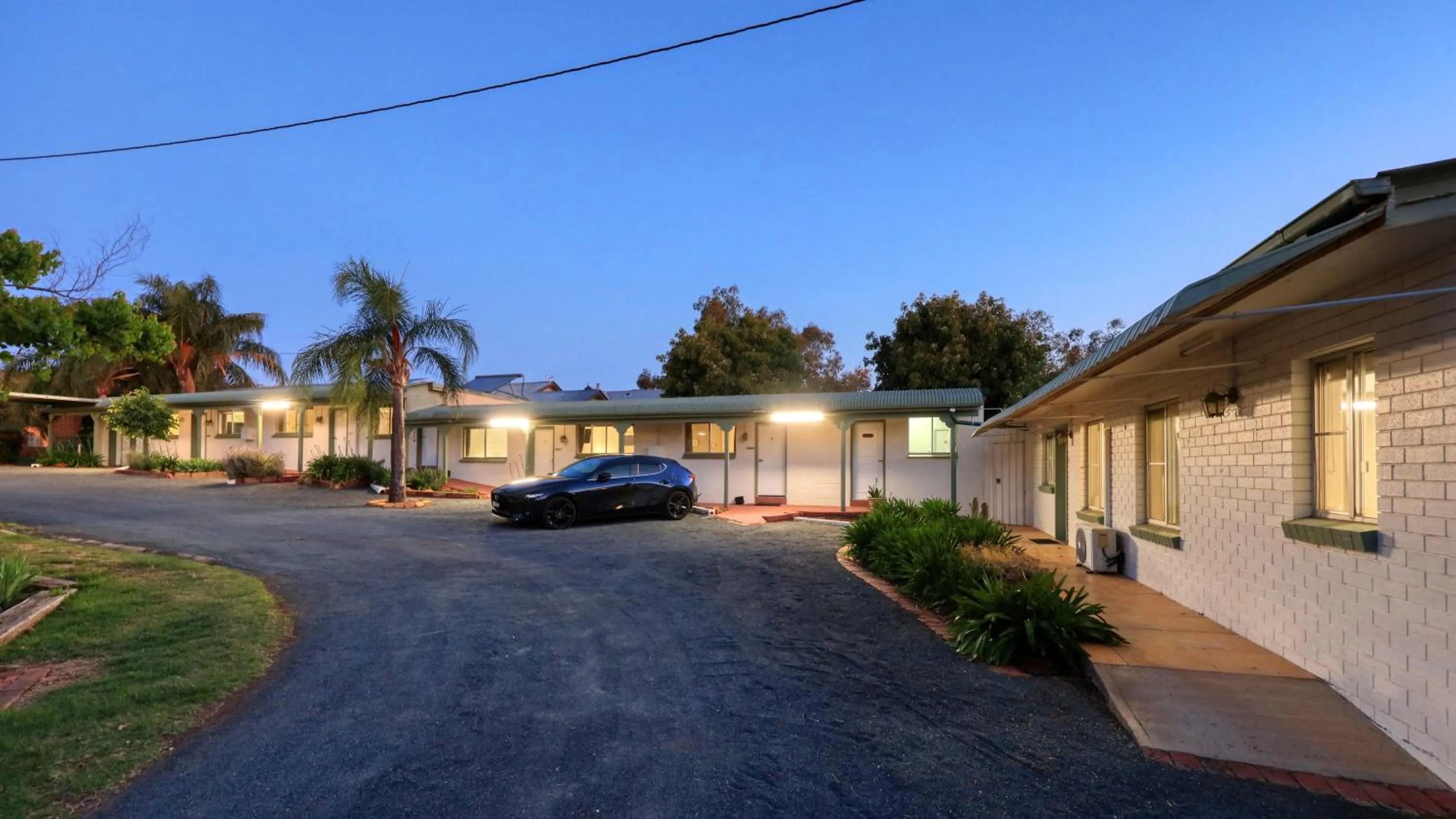 Parking in Oasis Motel