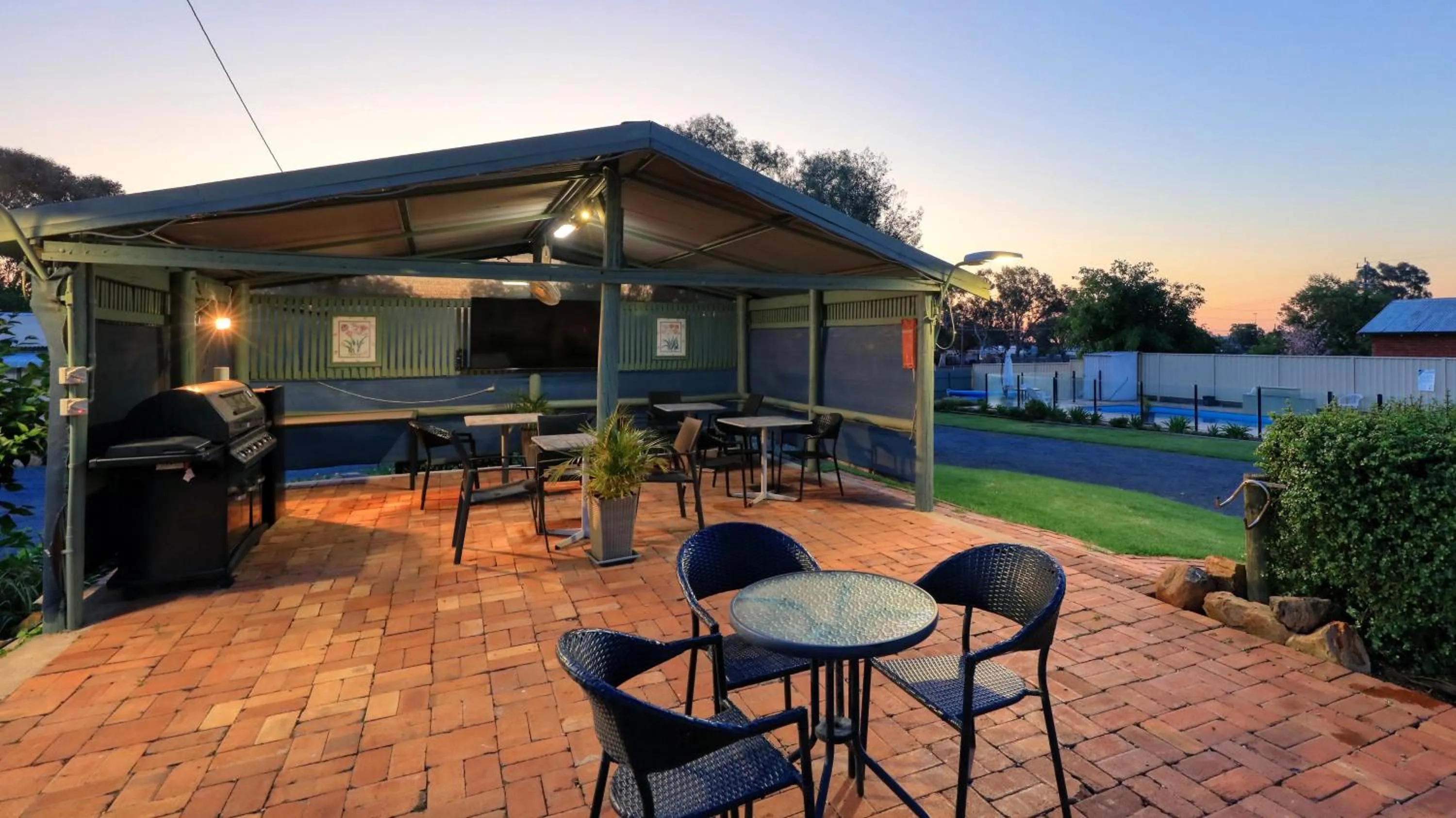 BBQ facilities in Oasis Motel