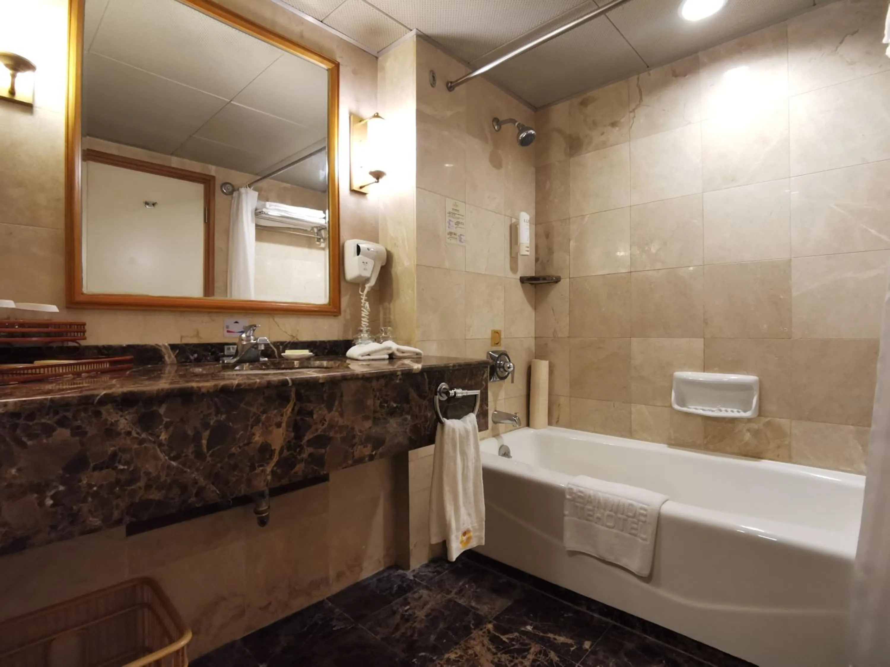 Qingdao Oceanwide Elite Hotel