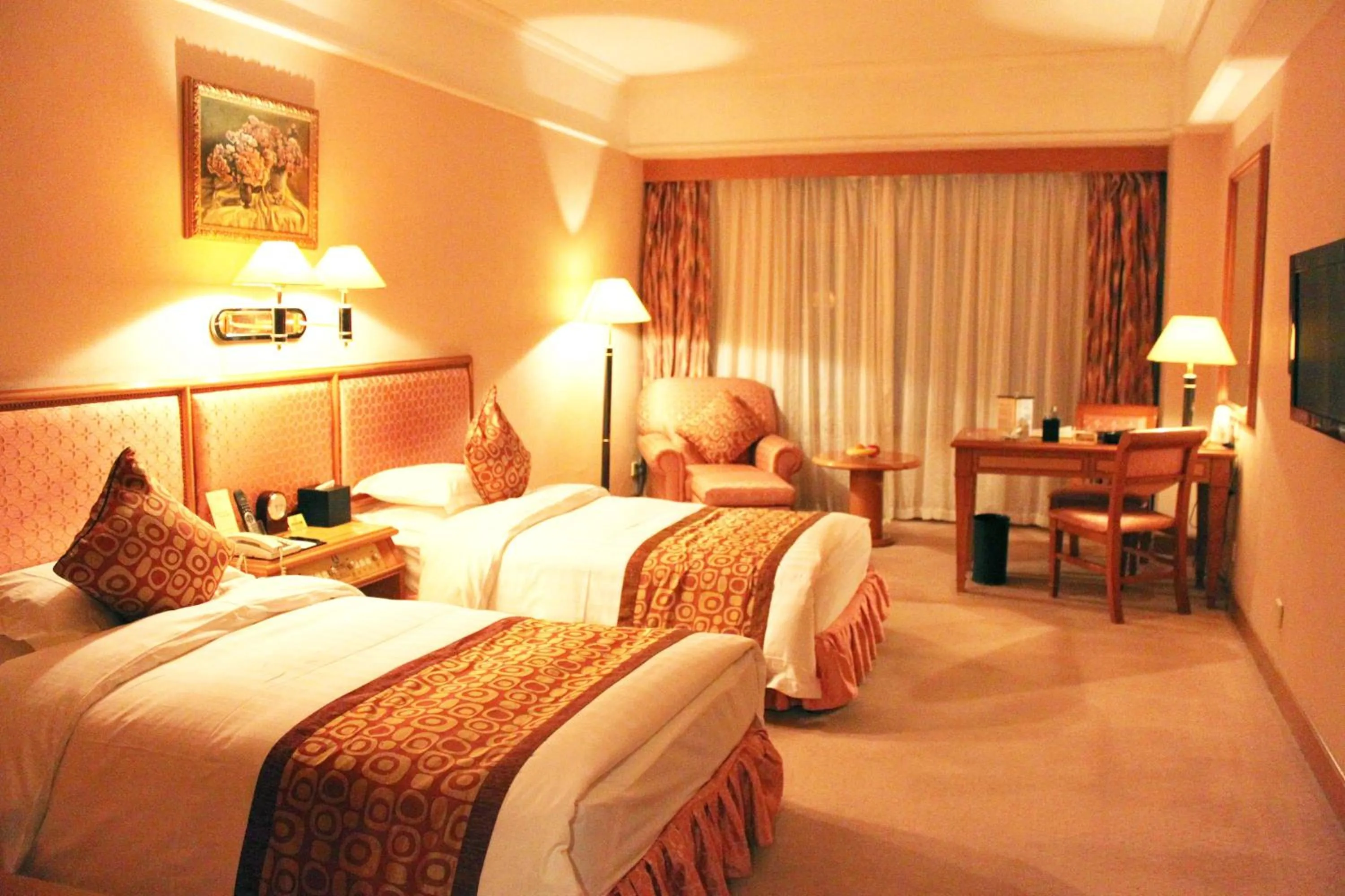 Bedroom, Bed in Qingdao Oceanwide Elite Hotel