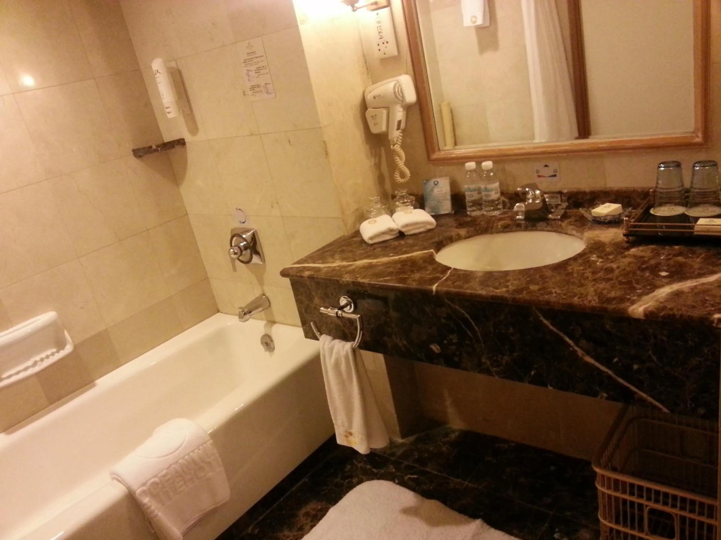 Bathroom in Qingdao Oceanwide Elite Hotel
