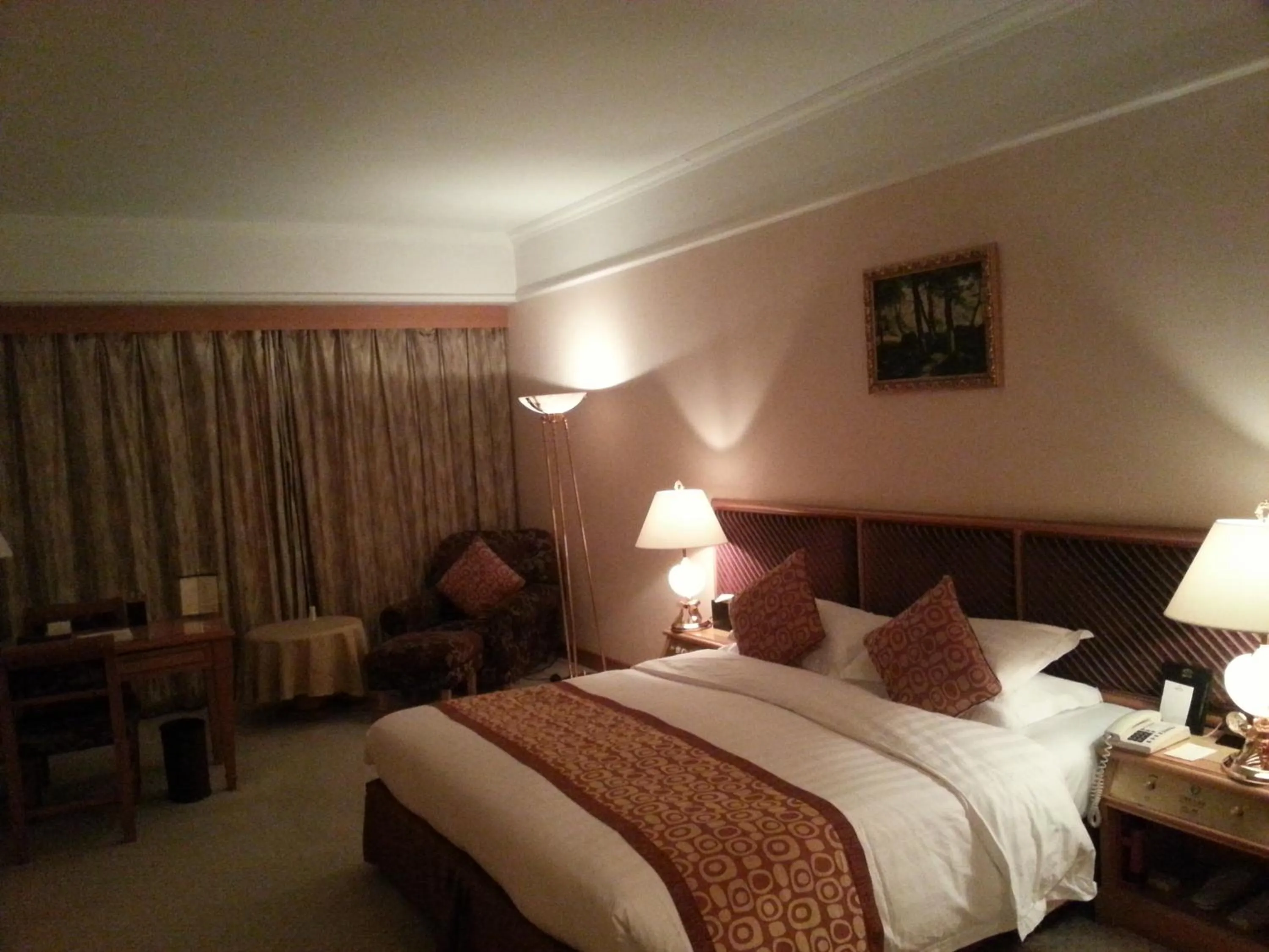 Bedroom, Bed in Qingdao Oceanwide Elite Hotel