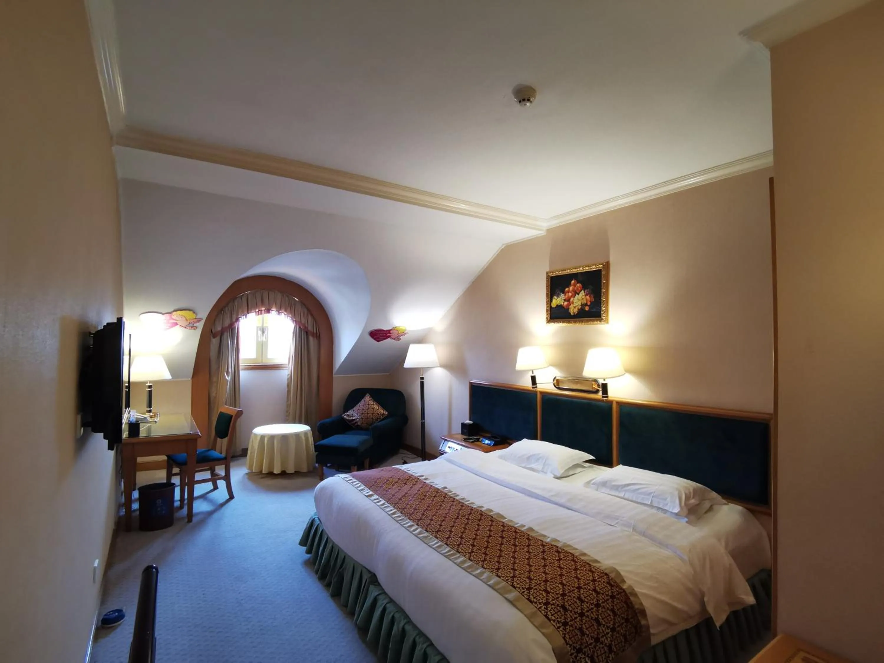 Bed in Qingdao Oceanwide Elite Hotel