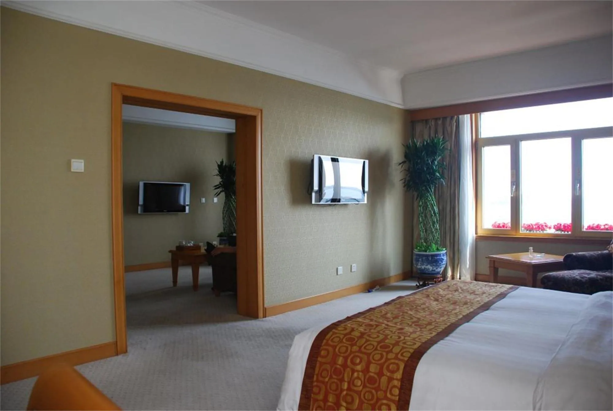 Bed in Qingdao Oceanwide Elite Hotel