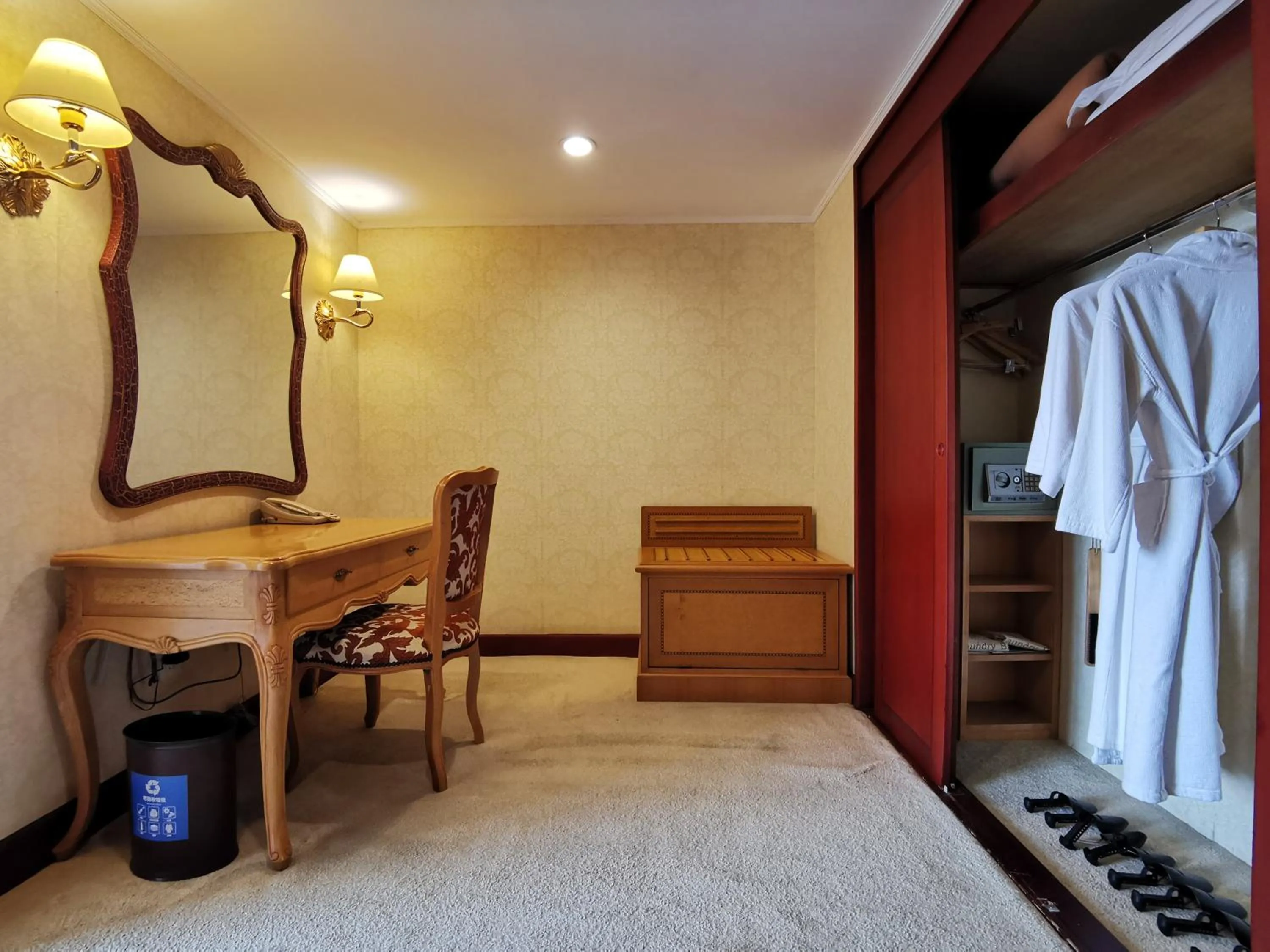 Qingdao Oceanwide Elite Hotel