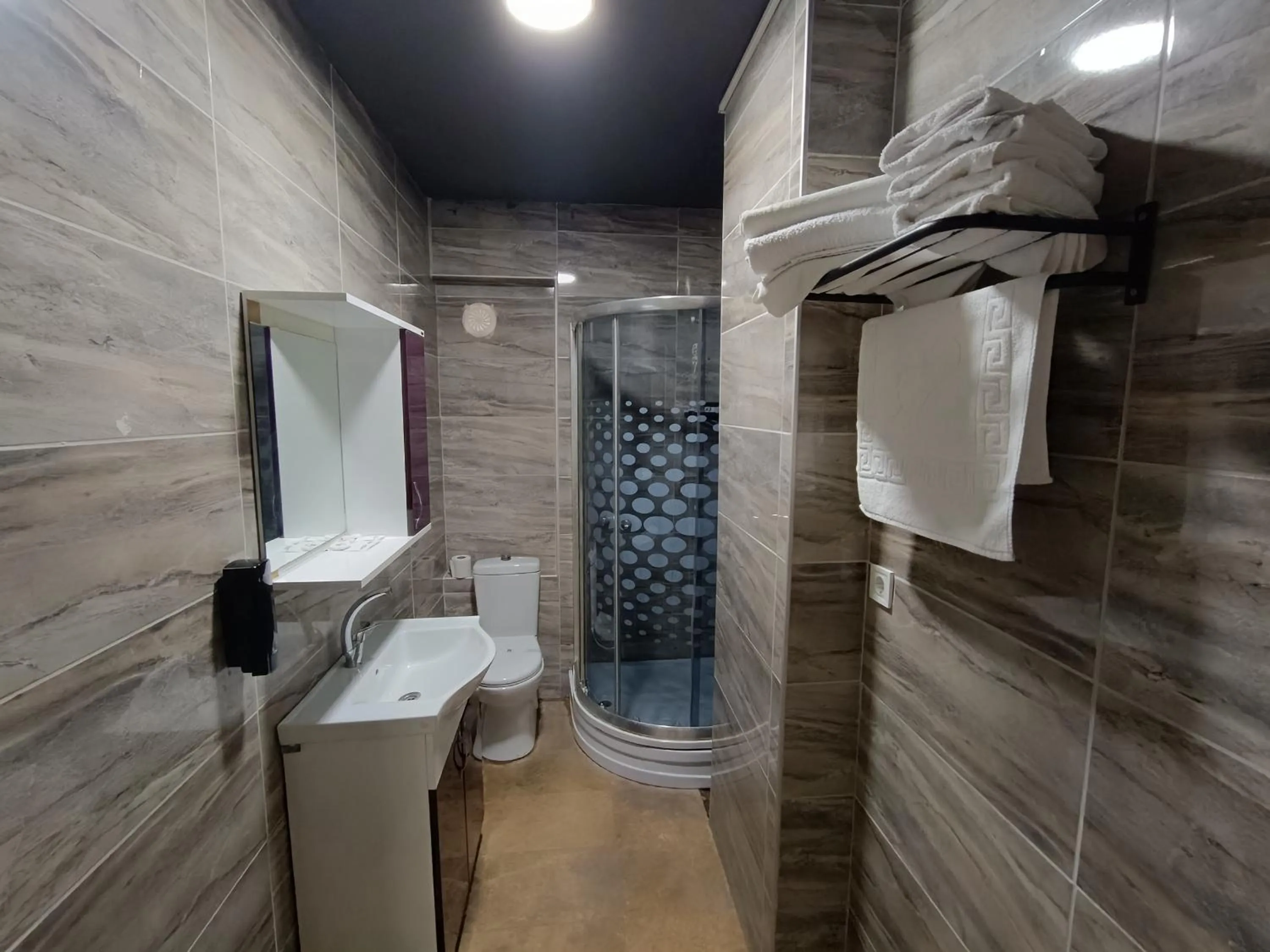 Shower in Fora Inn Lara