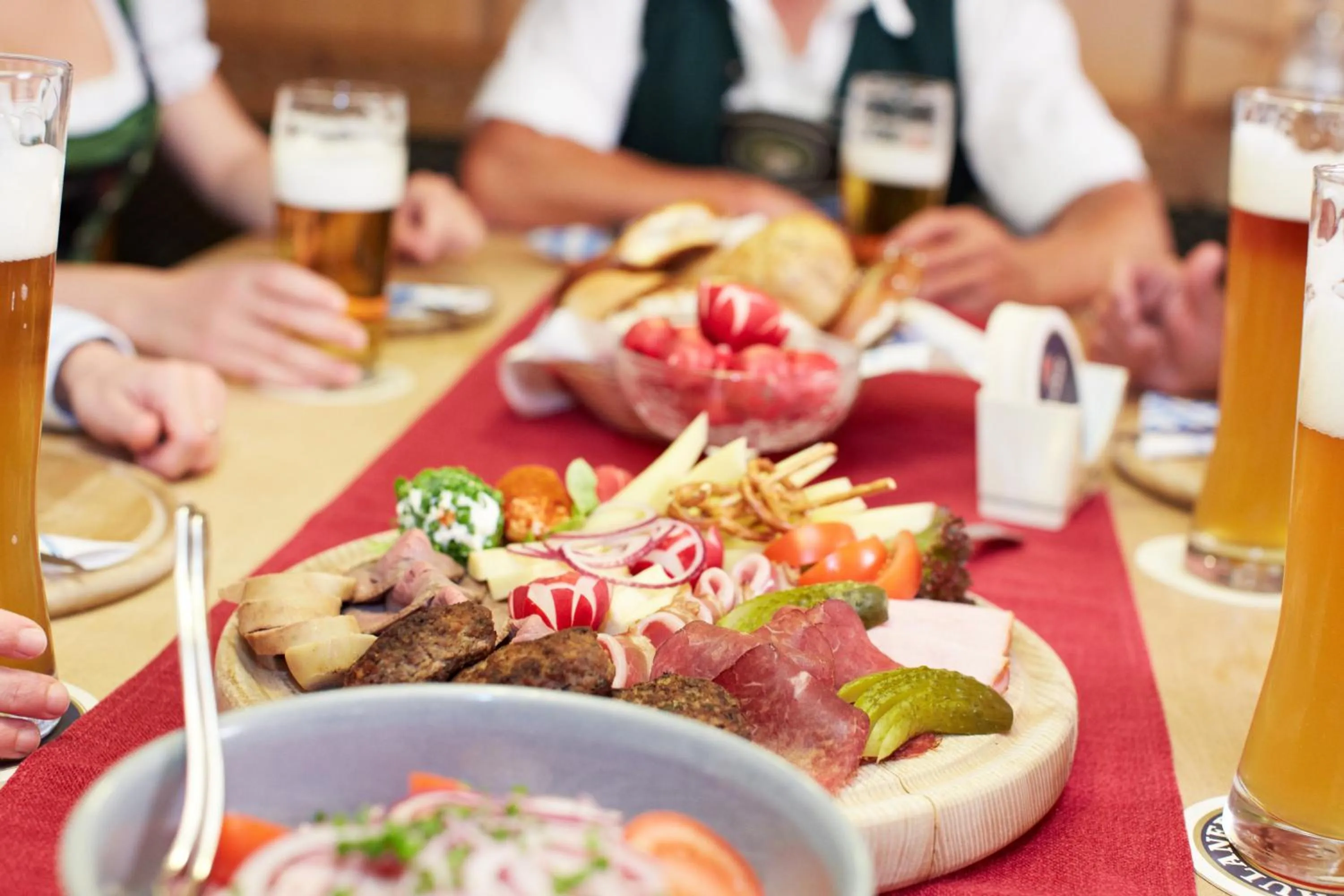 Restaurant/places to eat in Hotel Helmer